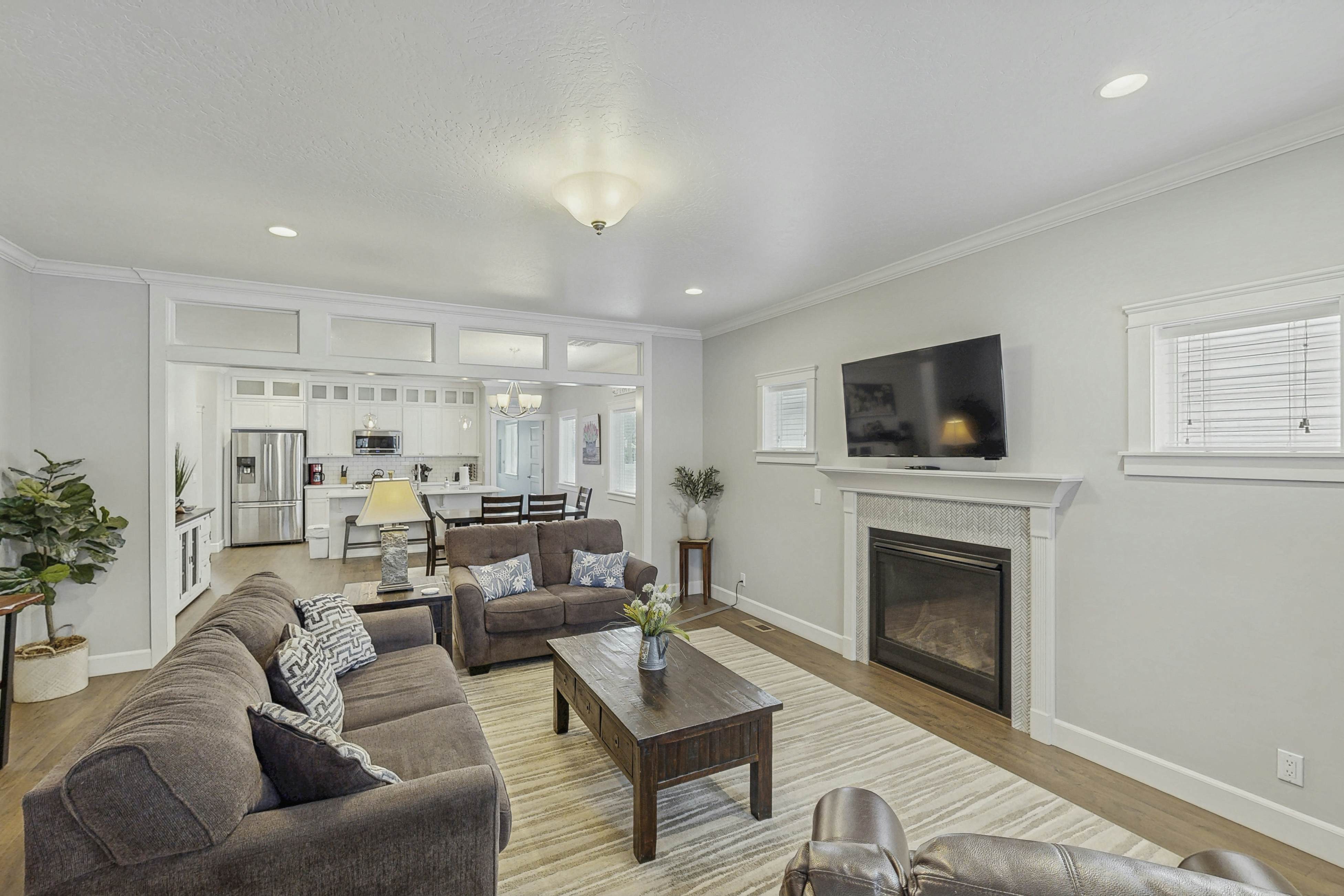 Charming Home Near the Lake