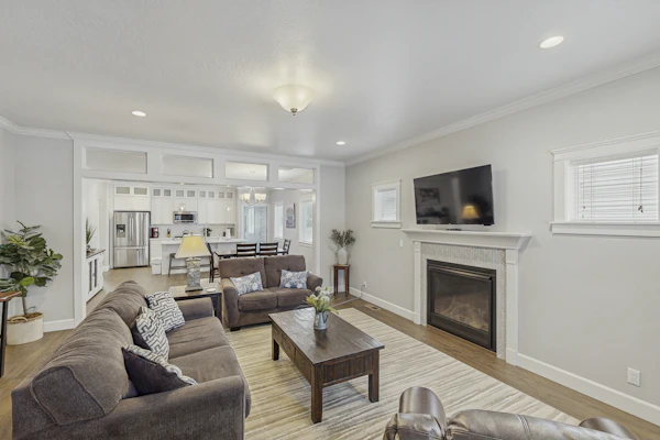 3BR Modern Home, Walkable CDA Downtown