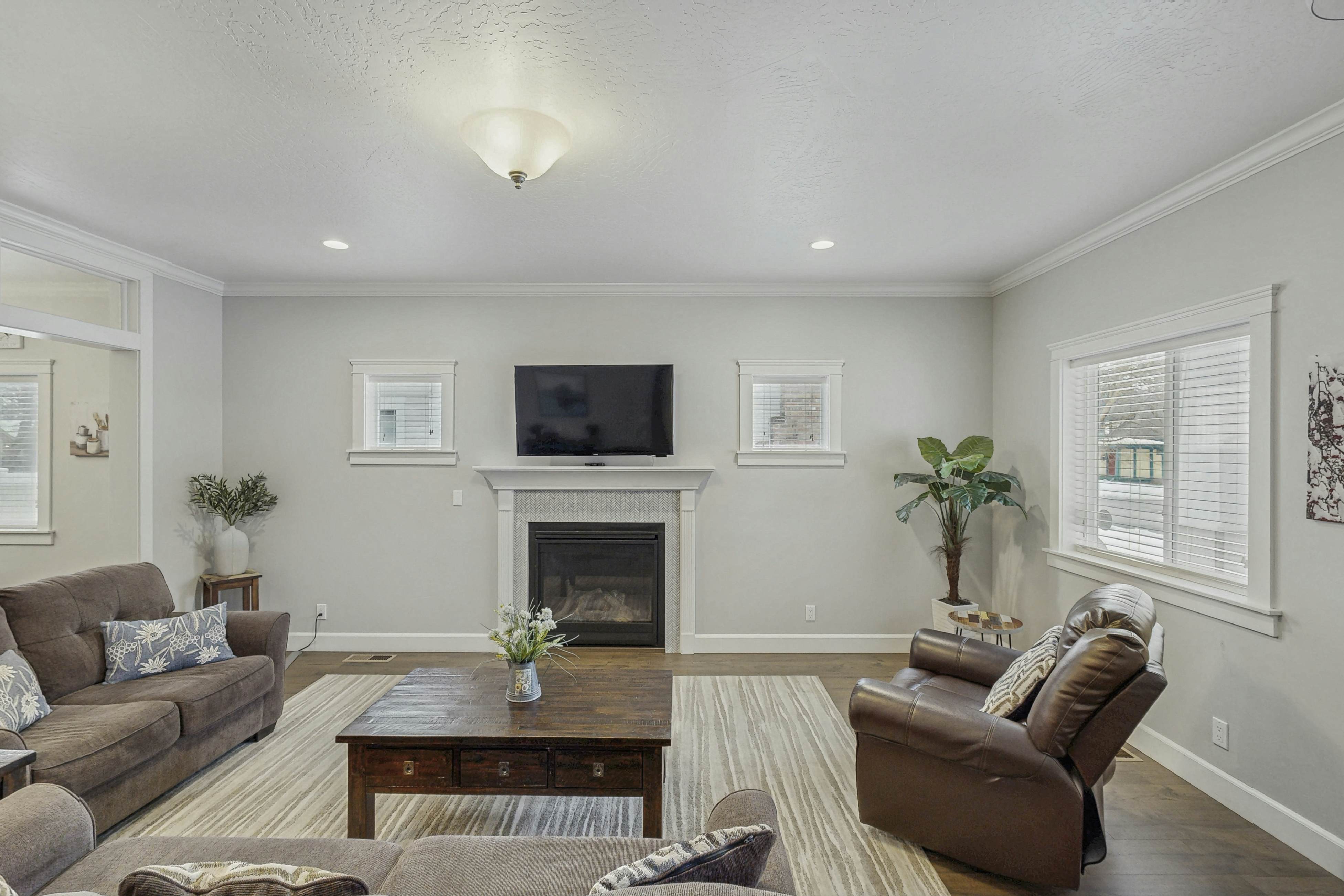 Charming Home Near the Lake