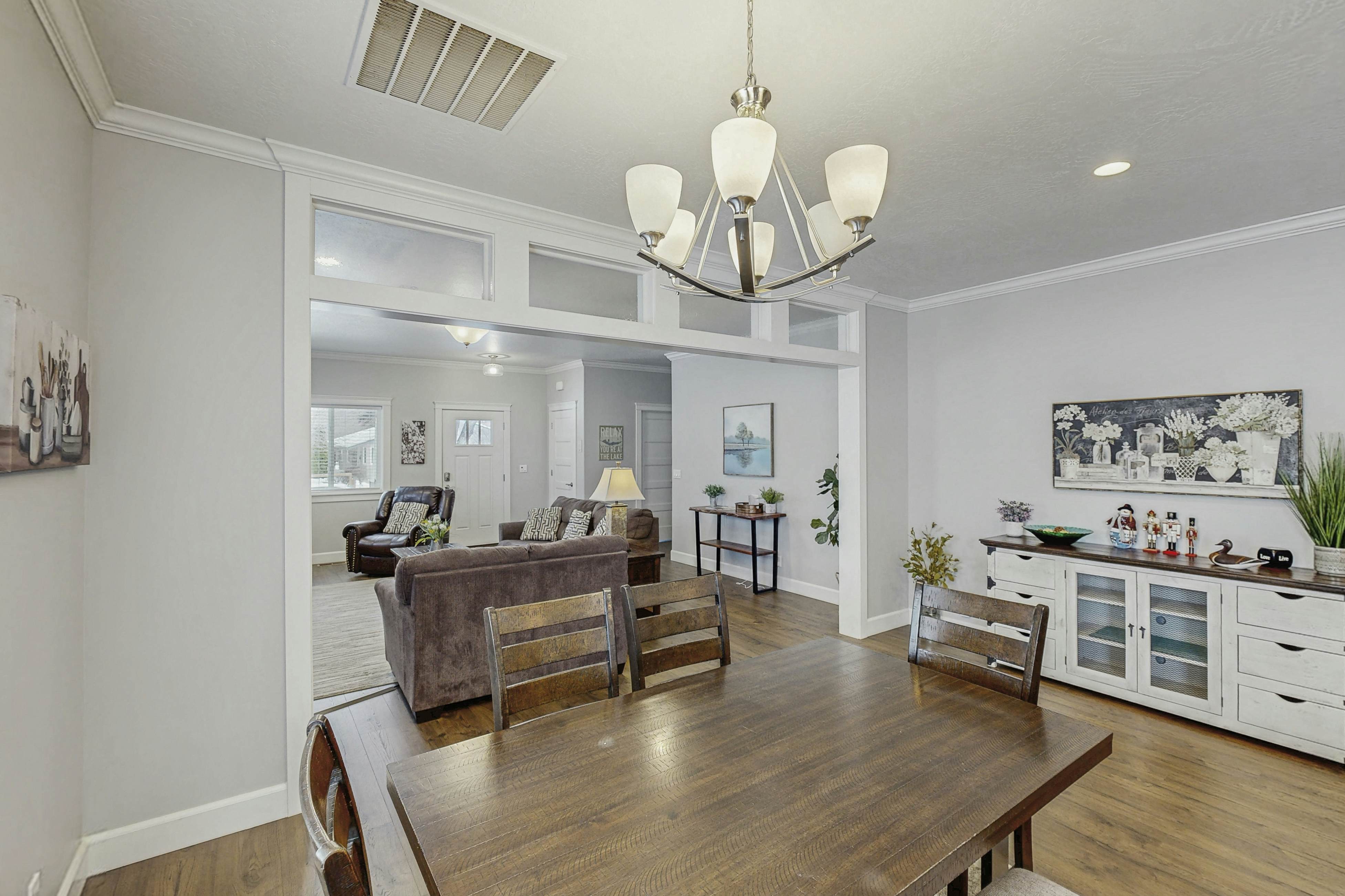 Charming Home Near the Lake