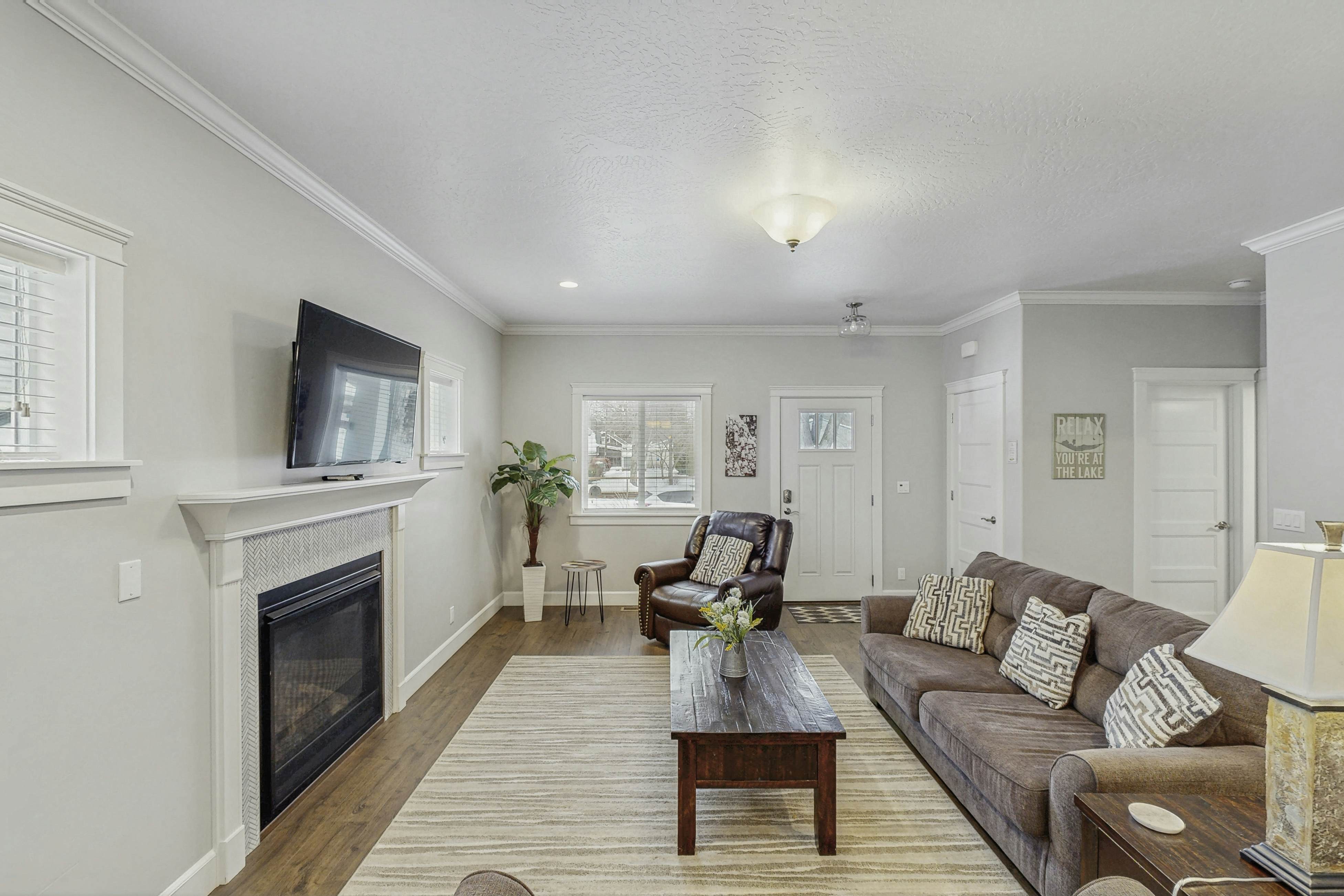 Charming Home Near the Lake