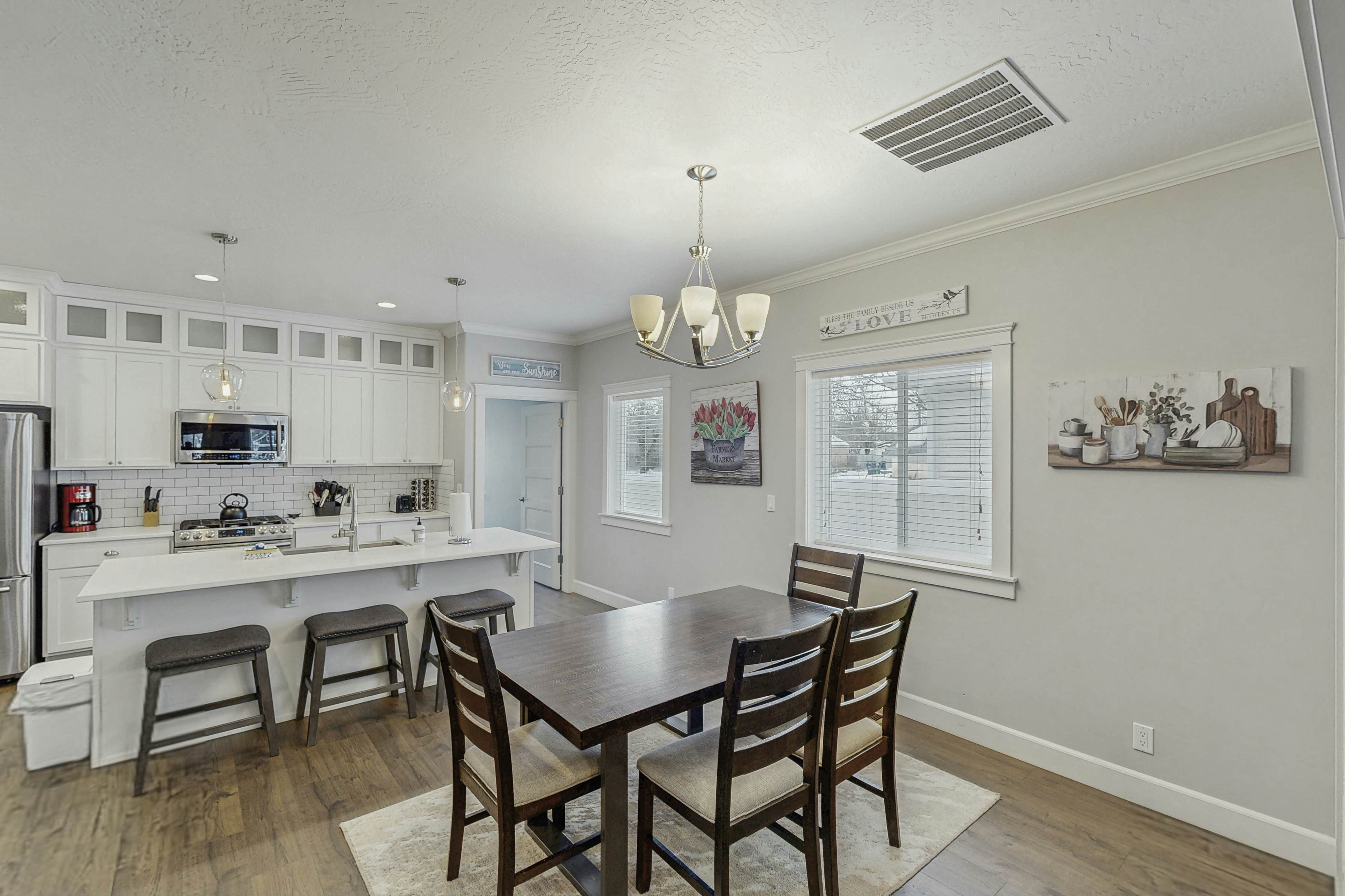 Charming Home Near the Lake