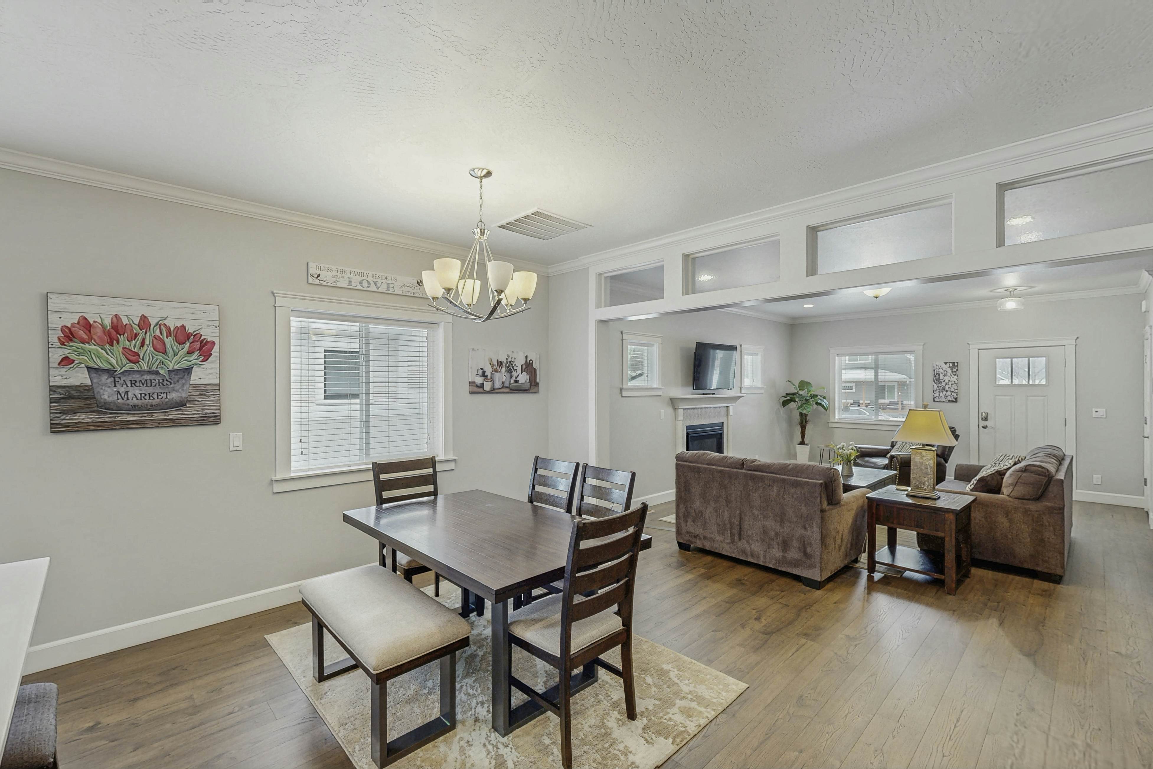 Charming Home Near the Lake