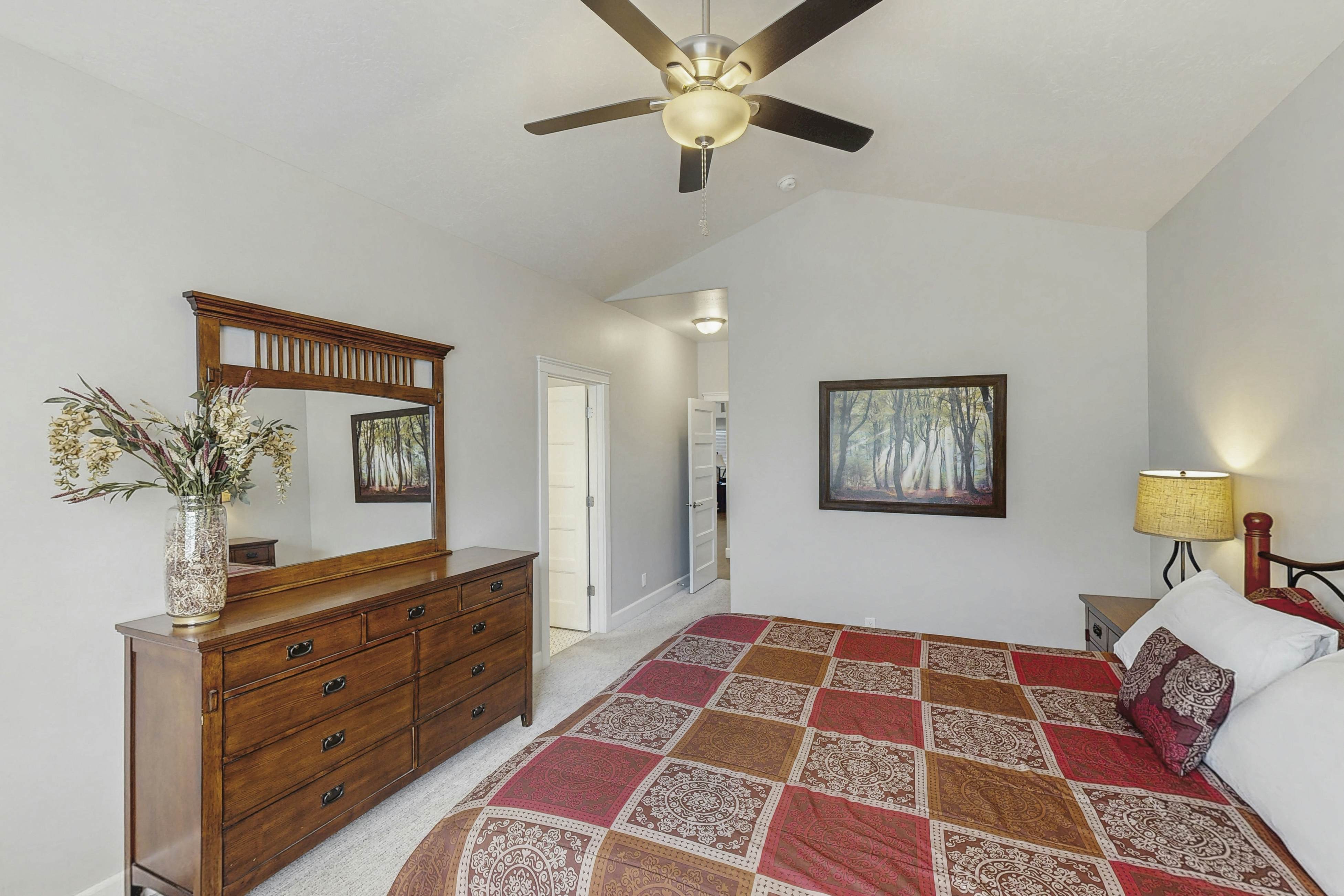 Charming Home Near the Lake