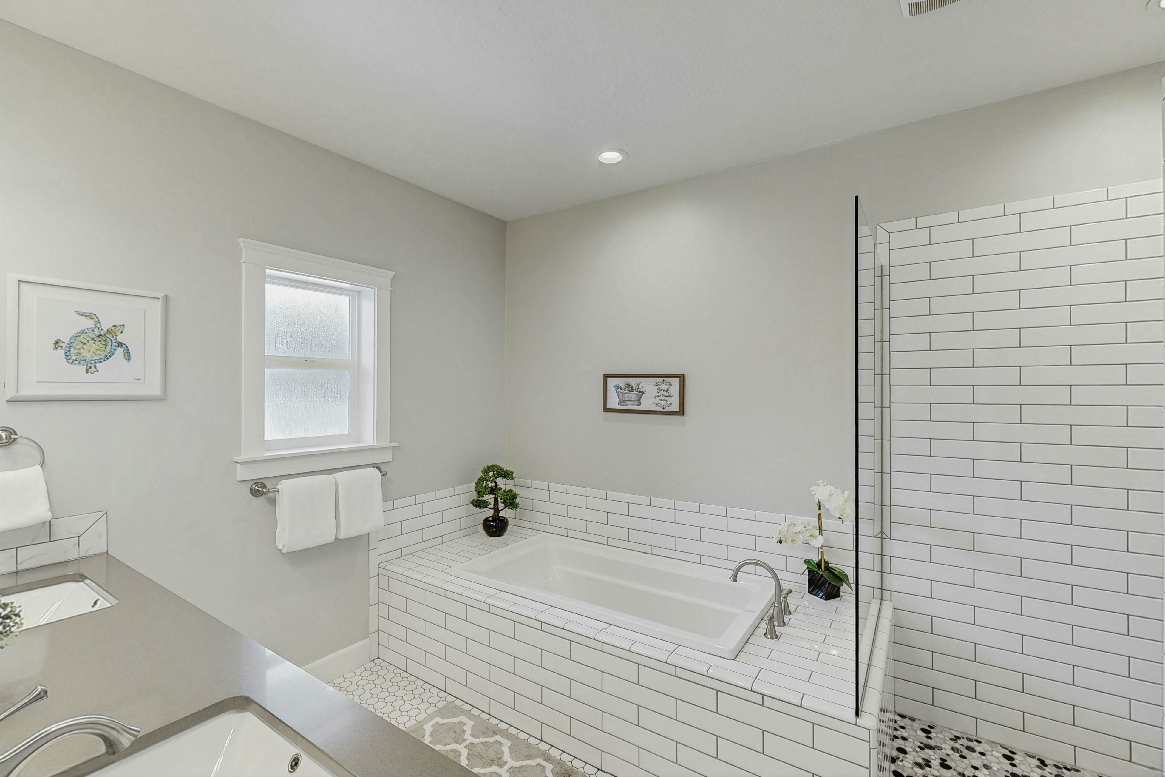 Charming Home Near the Lake