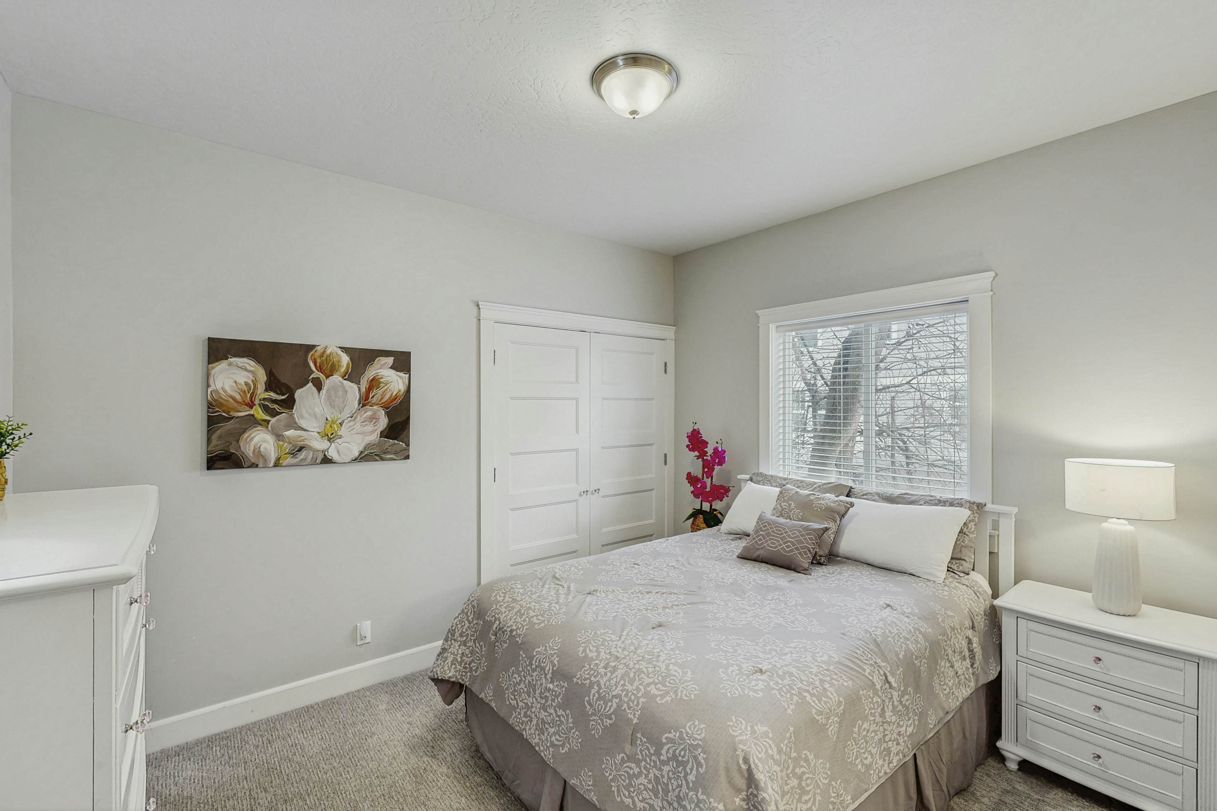 Charming Home Near the Lake