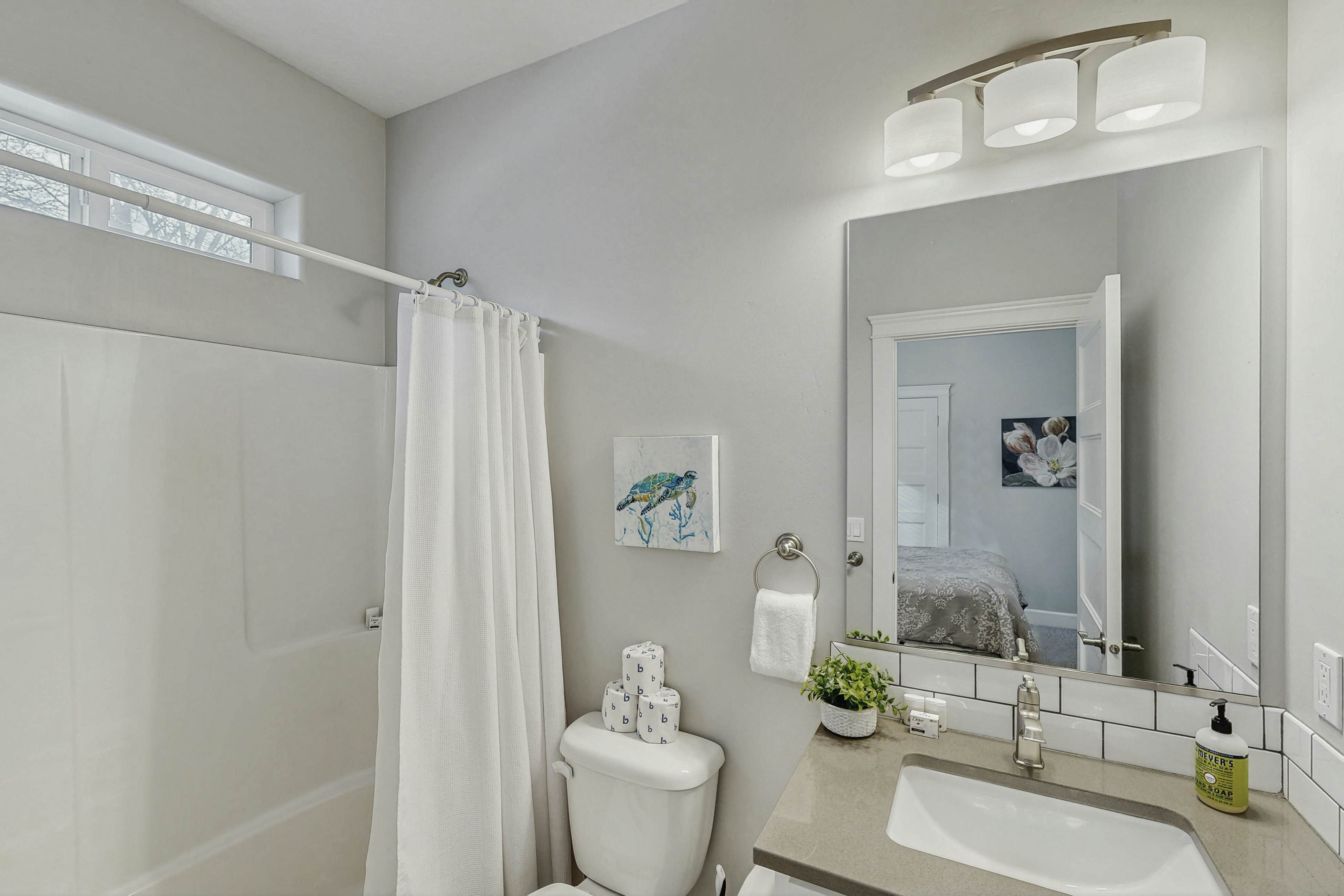 Charming Home Near the Lake