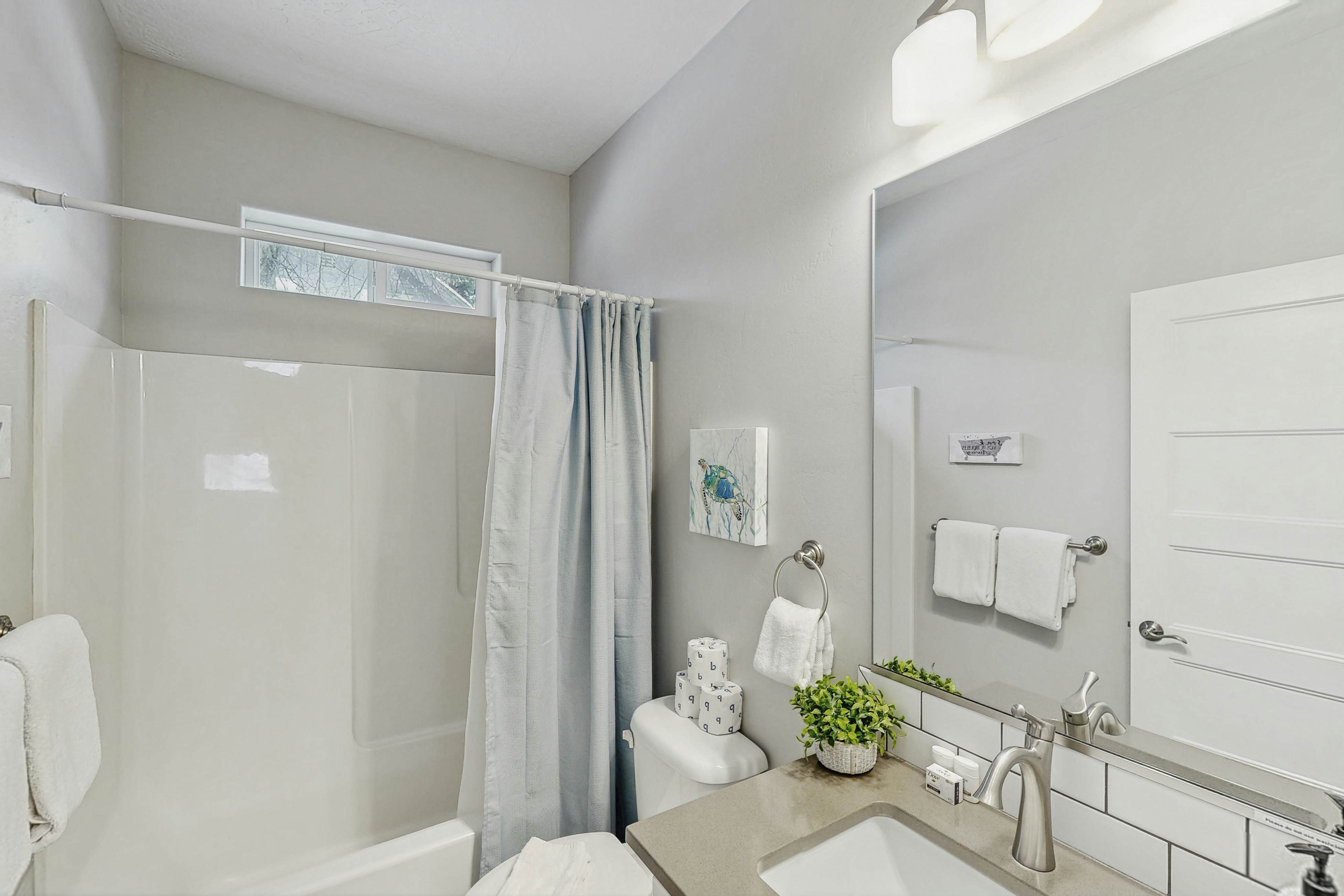 Charming Home Near the Lake