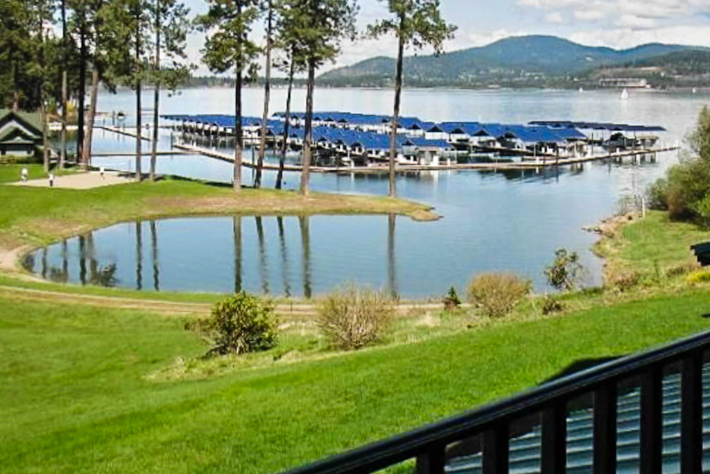 Lakefront Harrison Condo: Mountain & Water Views!
