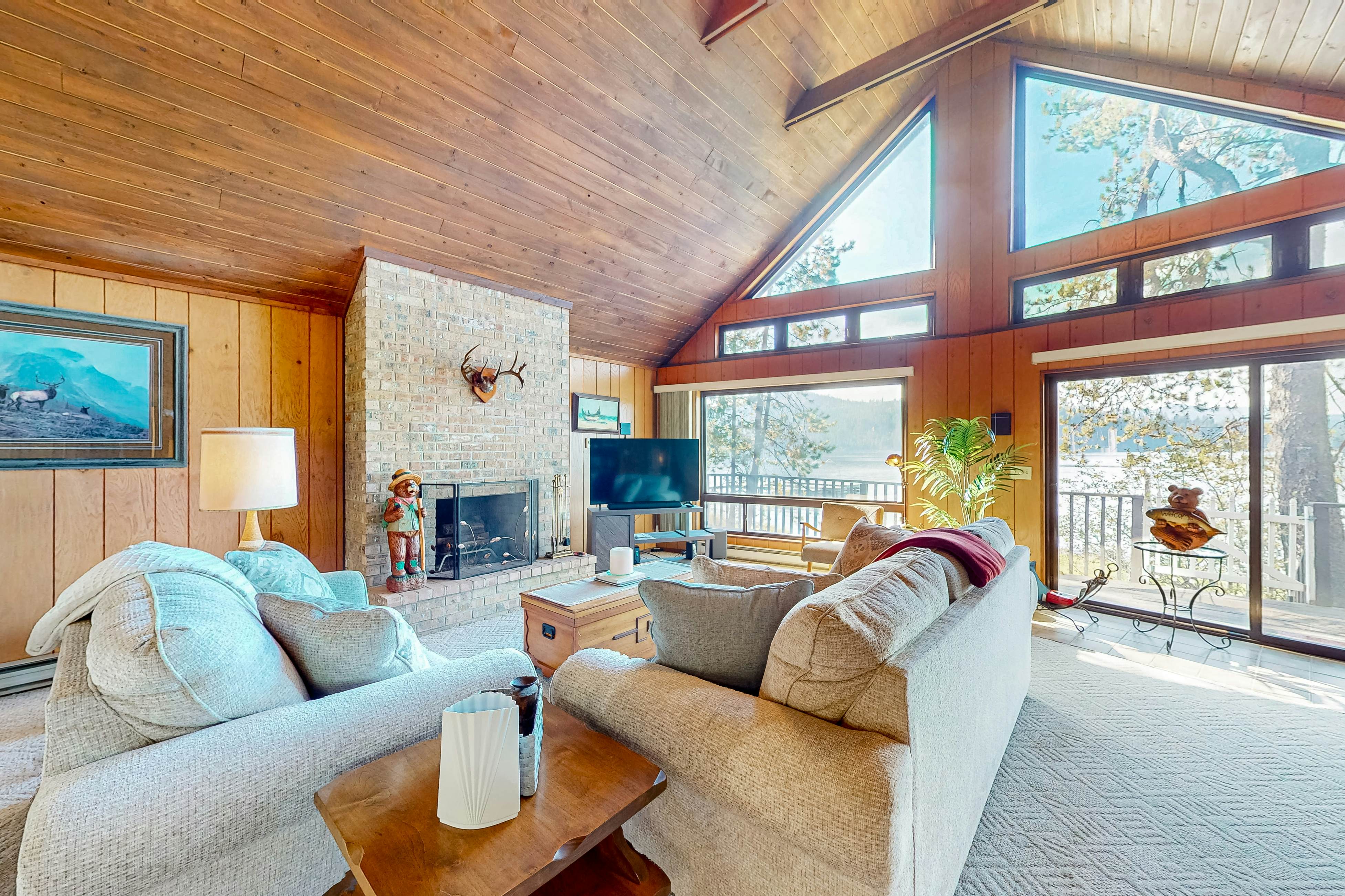 Lake Cabin With Woodstove