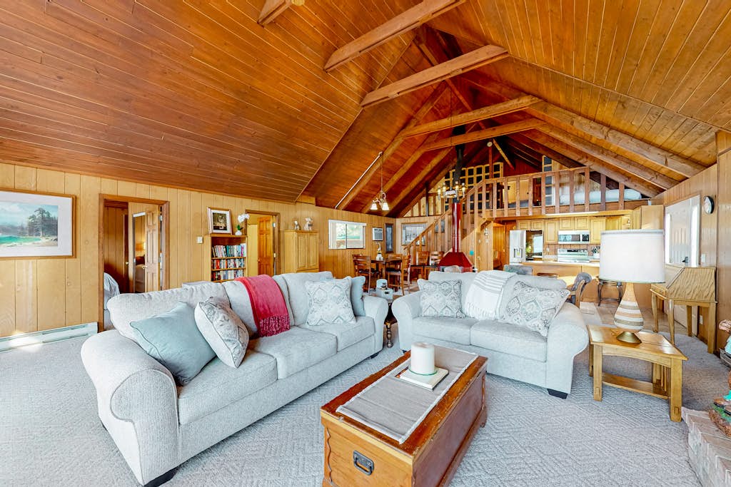 Peaceful lakefront cabin with private dock access