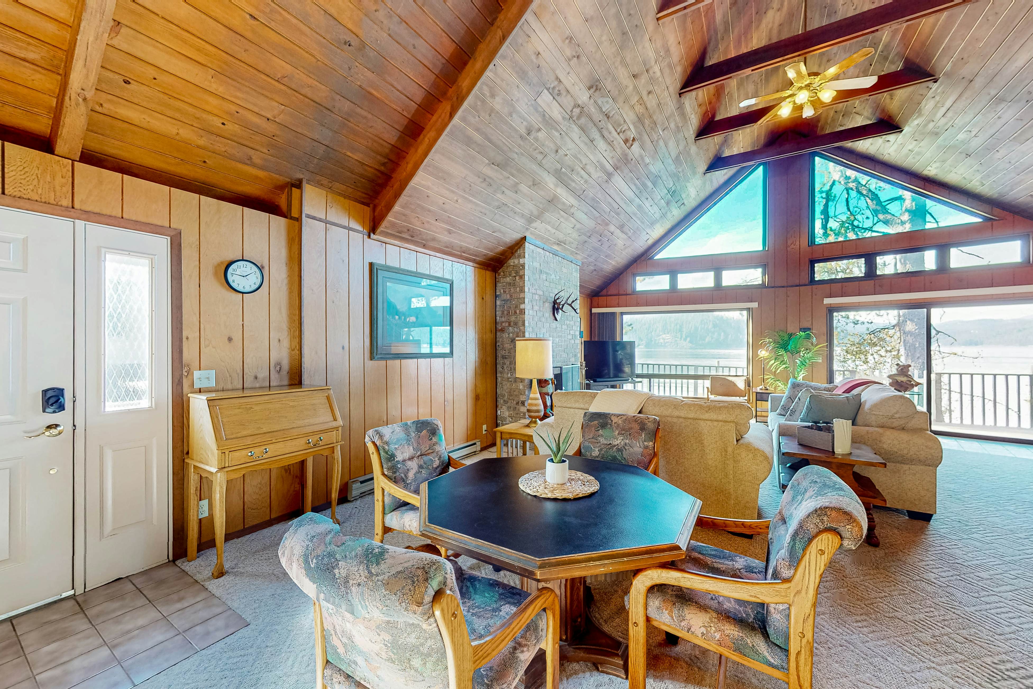 Lake Cabin With Woodstove