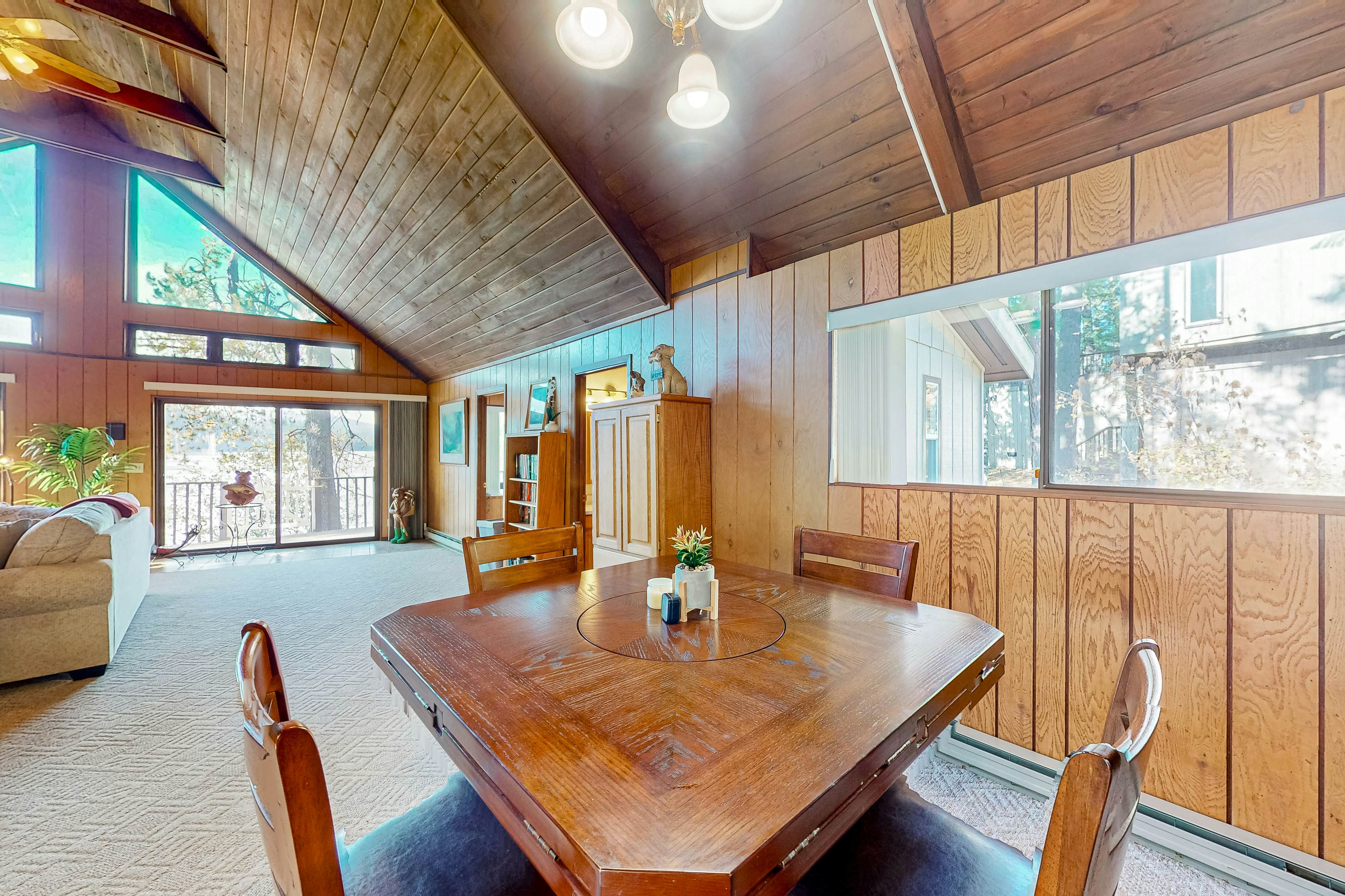 Lake Cabin With Woodstove