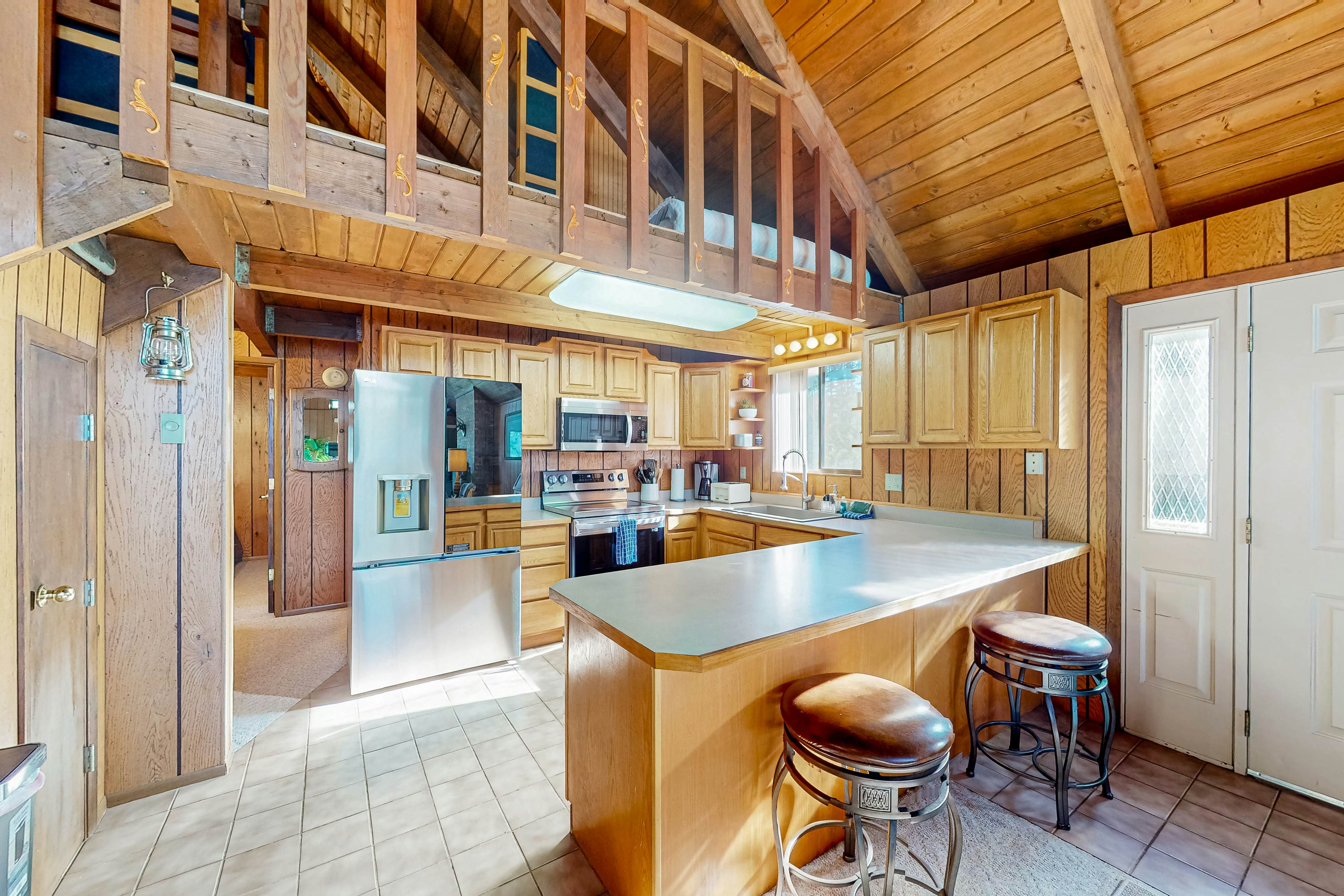 Lake Cabin With Woodstove