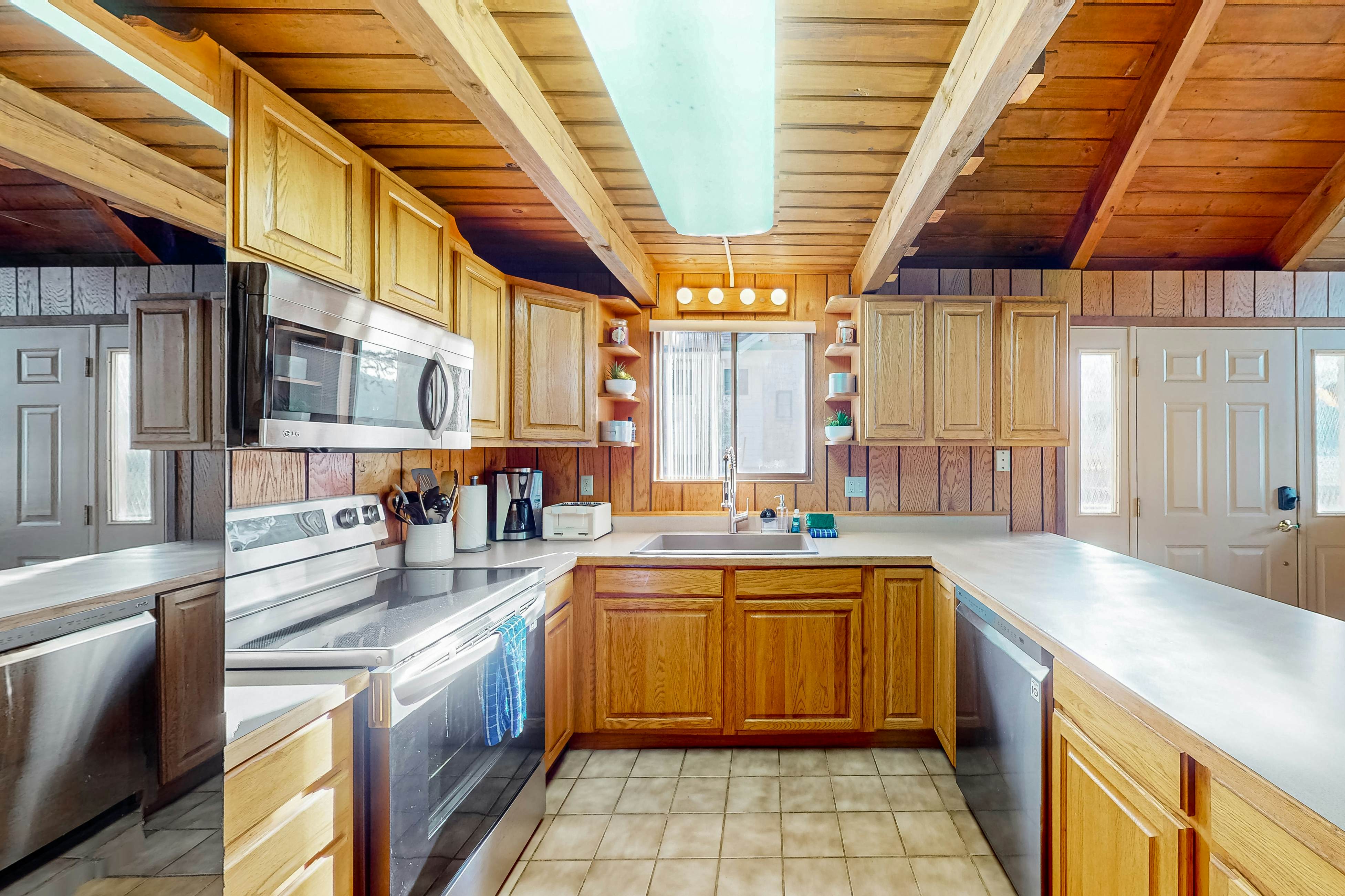 Lake Cabin With Woodstove