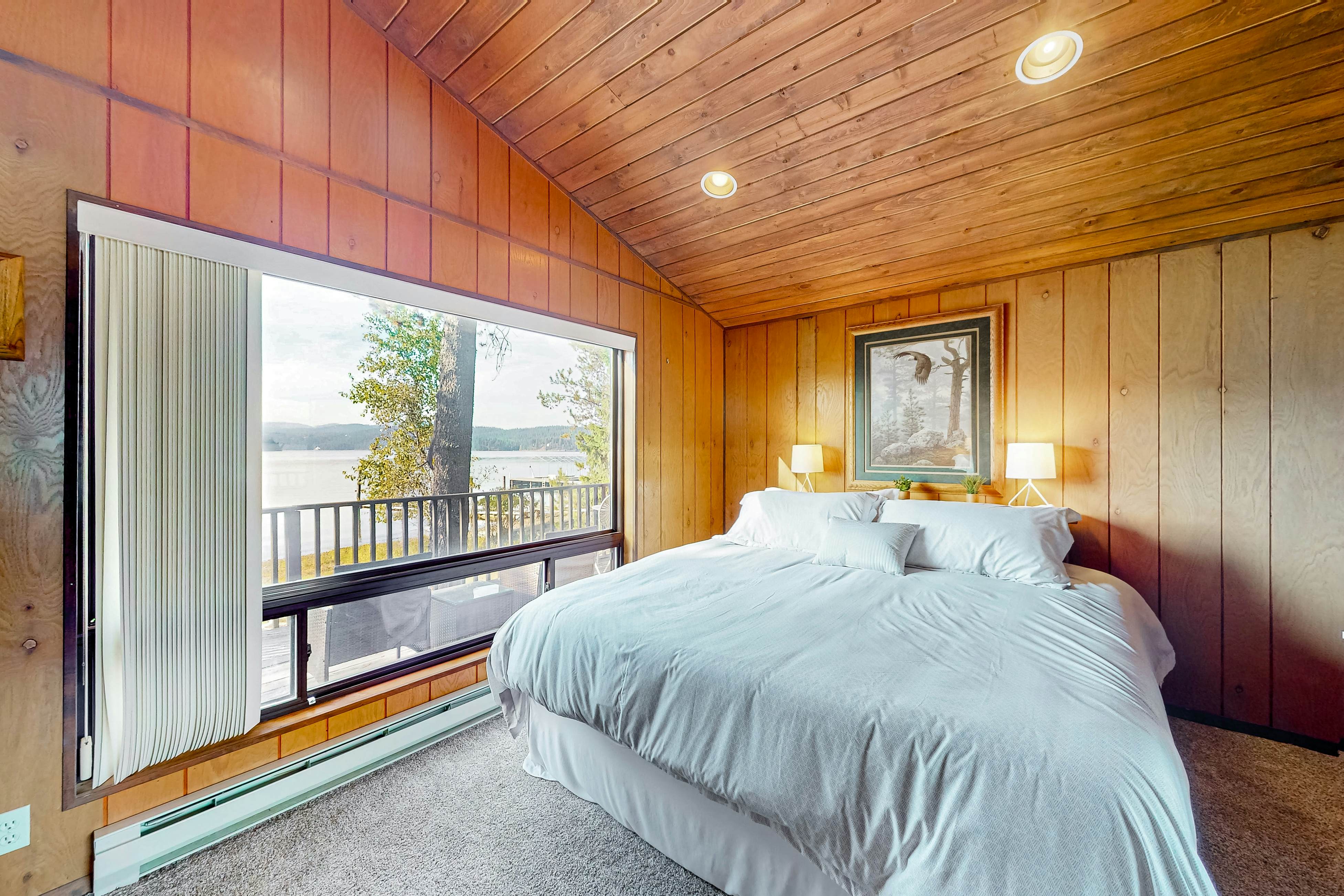 Lake Cabin With Woodstove