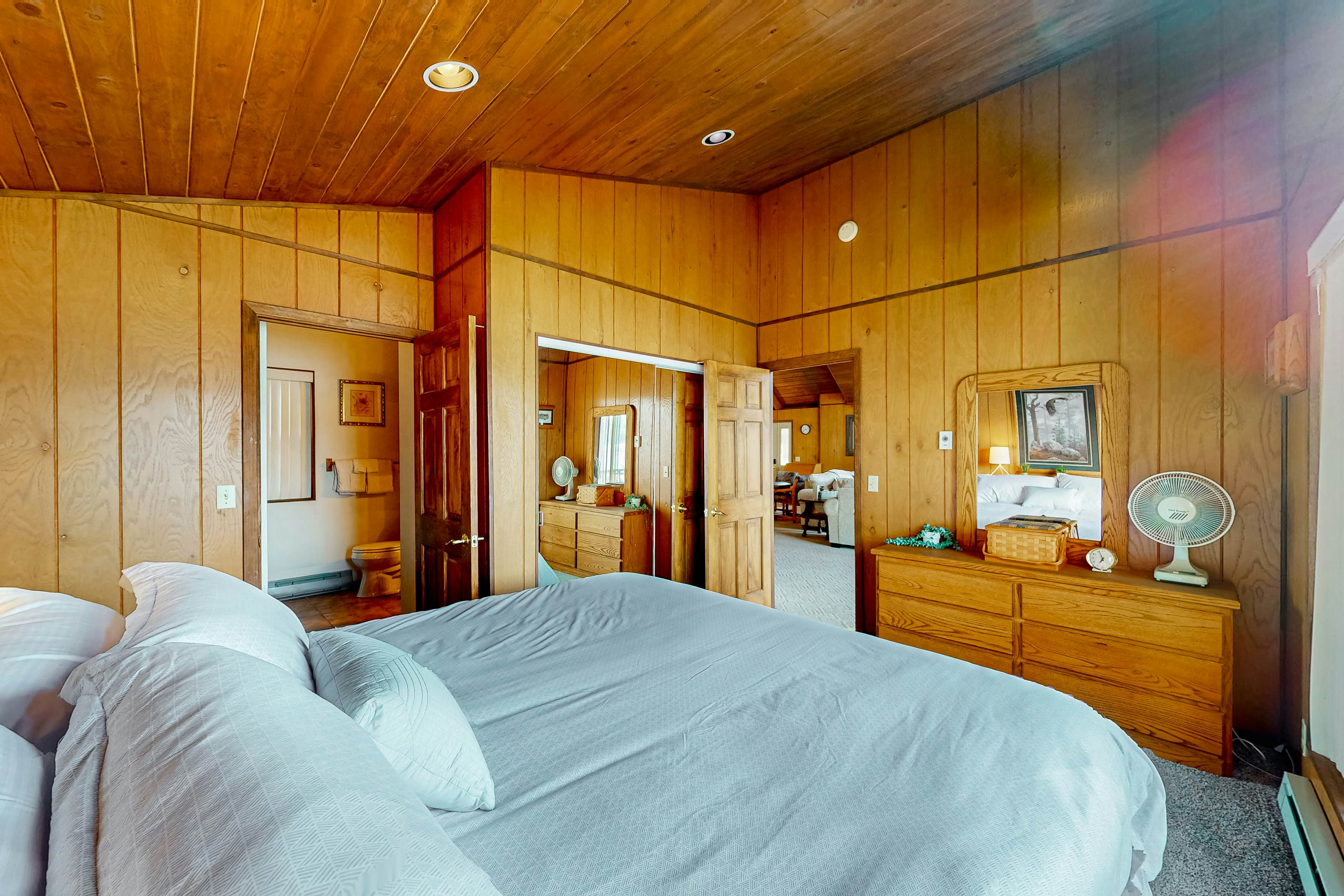 Lake Cabin With Woodstove