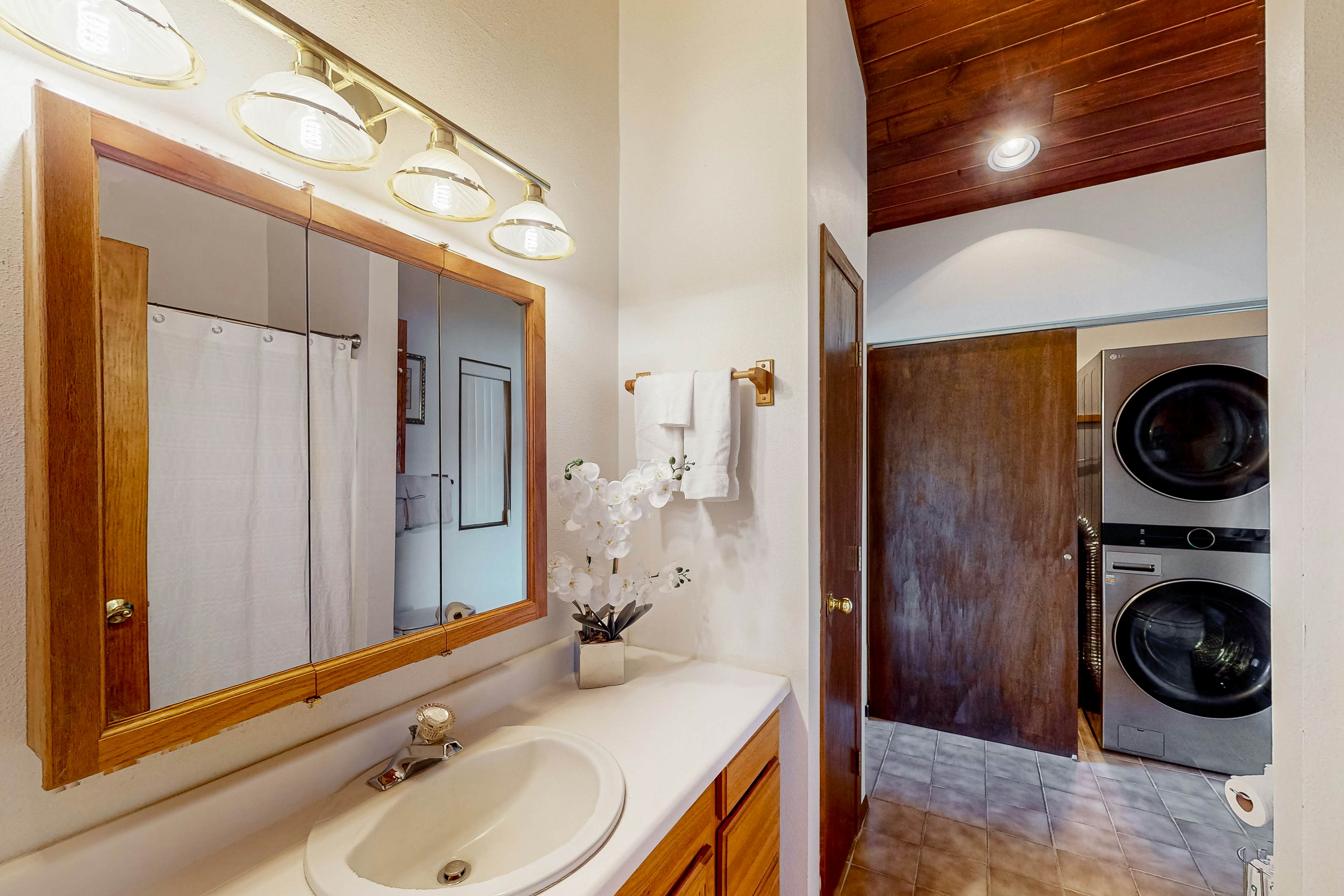 Lake Cabin With Woodstove