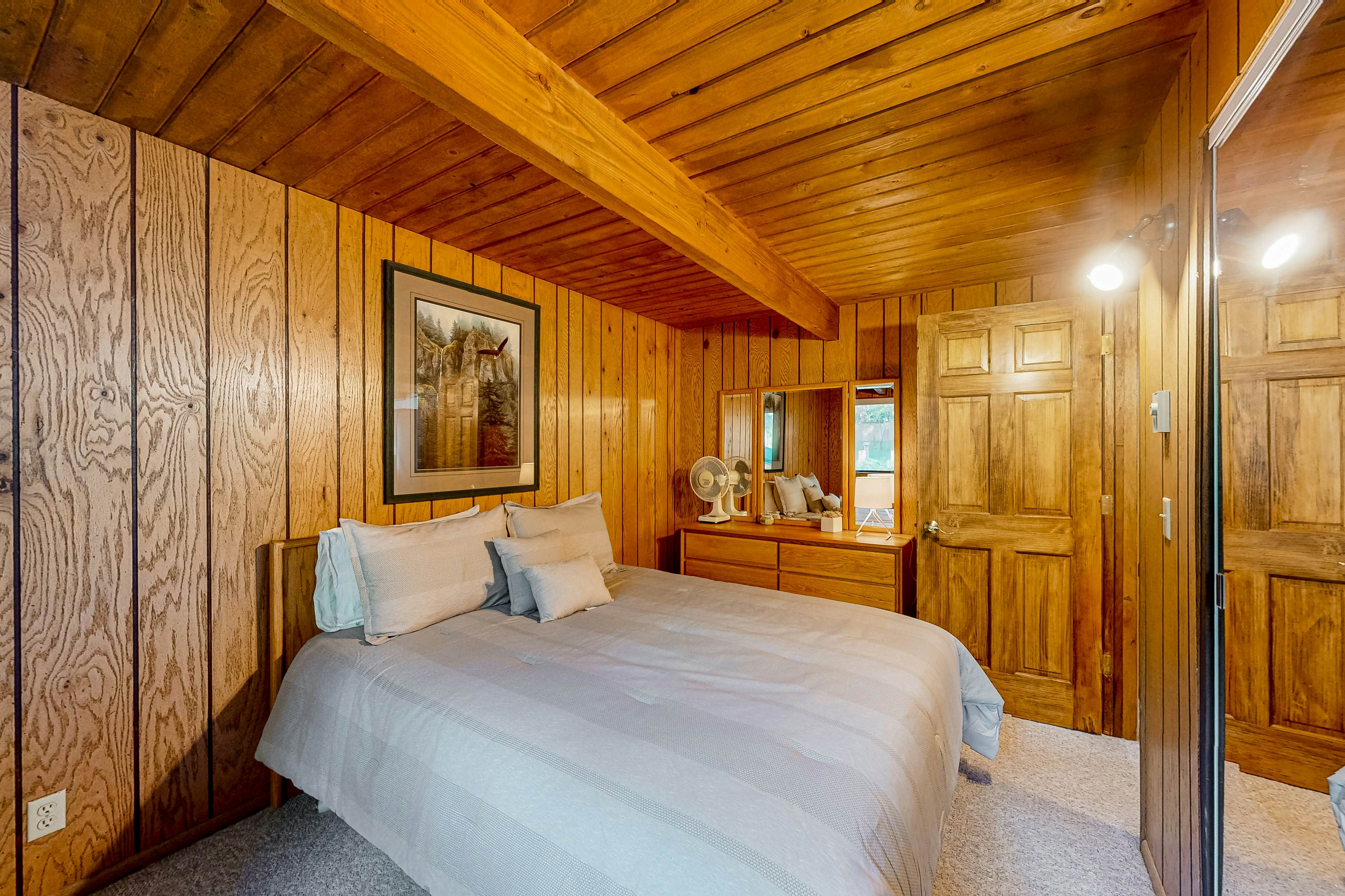 Lake Cabin With Woodstove