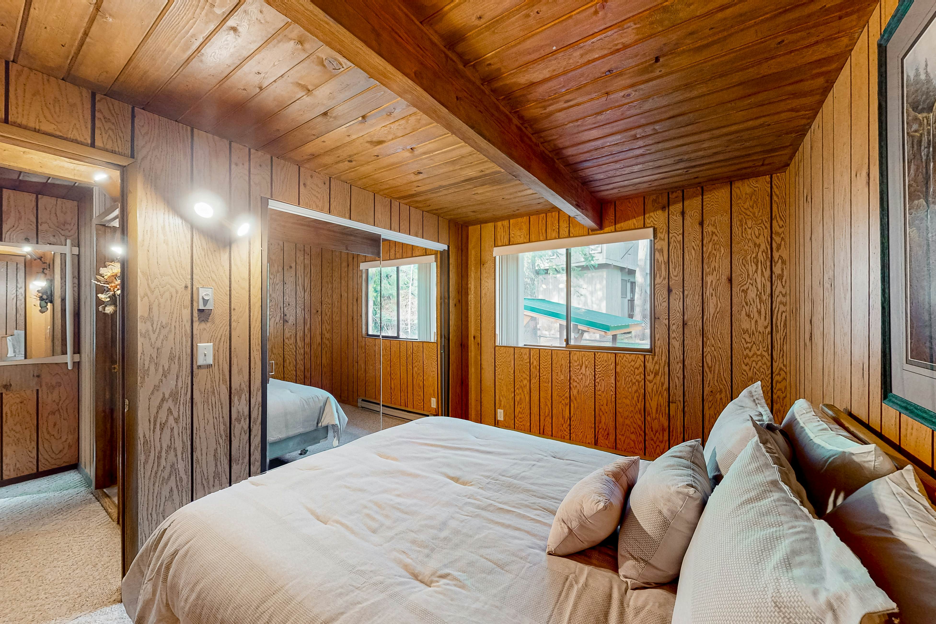 Lake Cabin With Woodstove