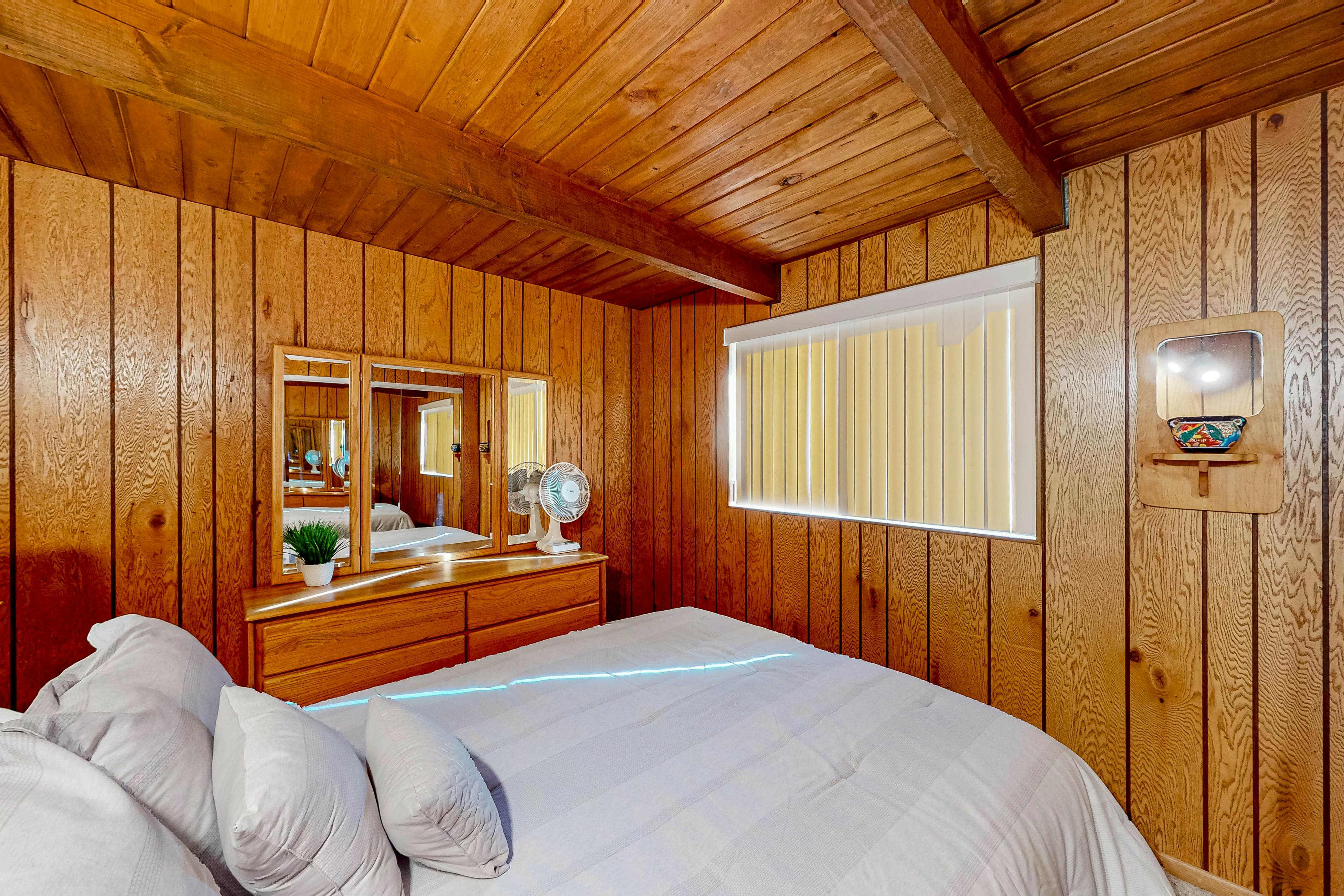 Lake Cabin With Woodstove