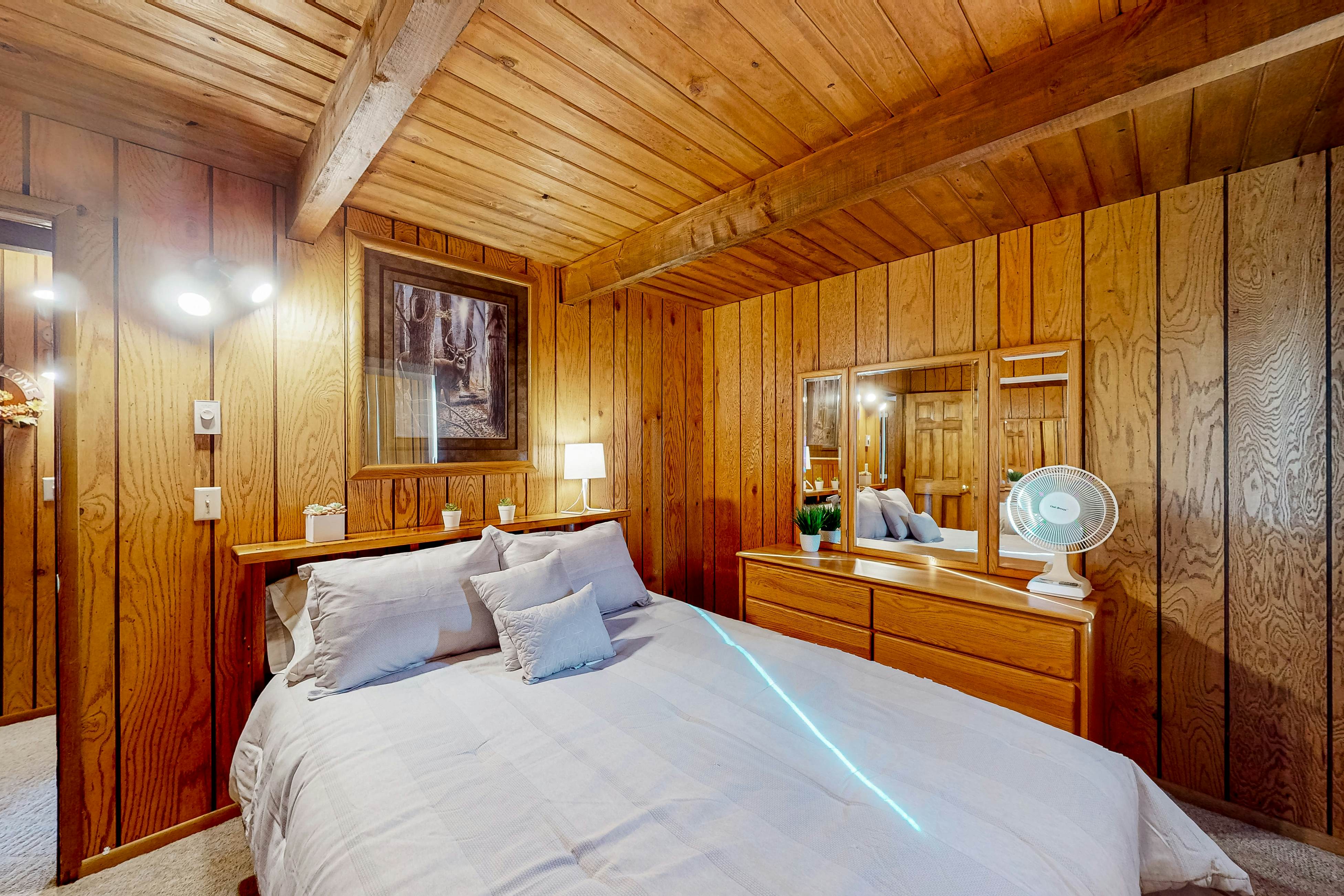 Lake Cabin With Woodstove