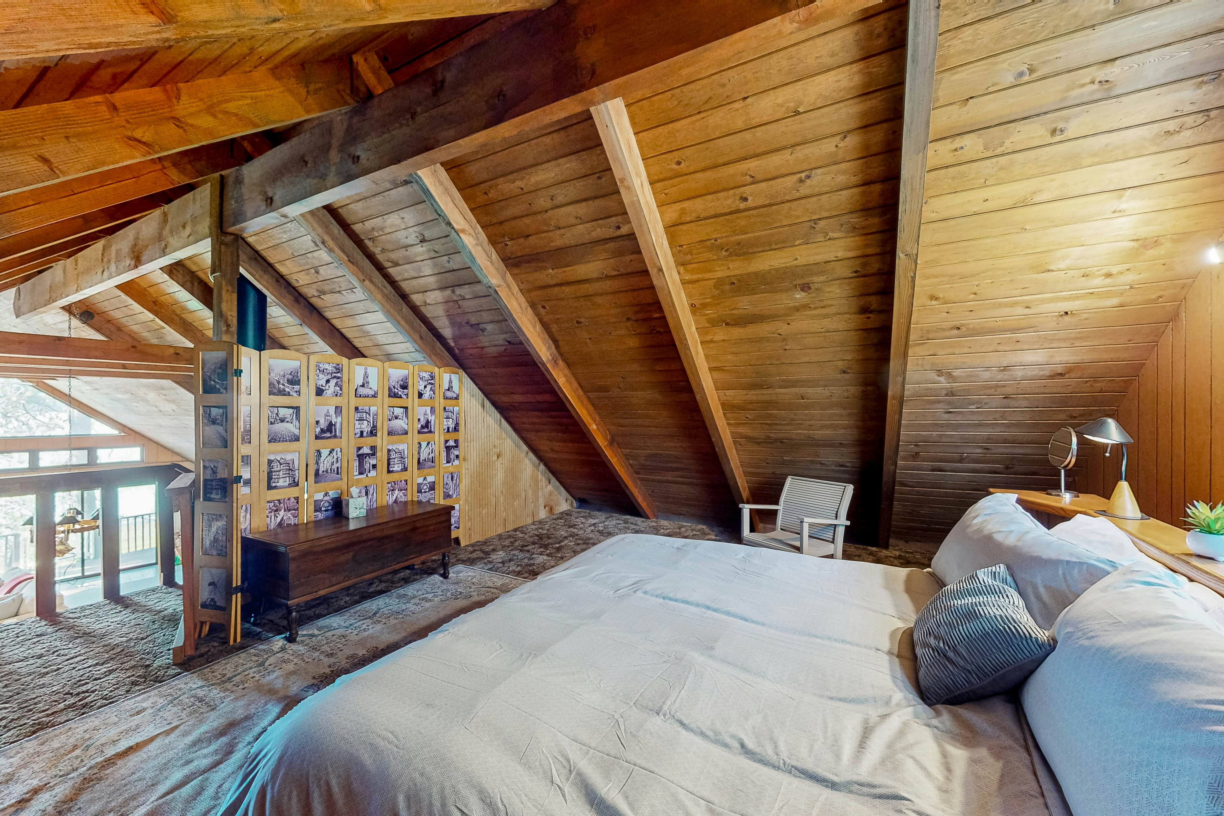 Lake Cabin With Woodstove