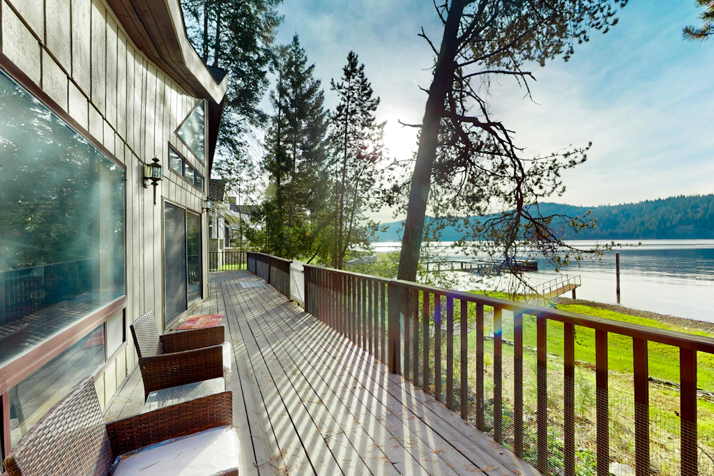 Peaceful lakefront cabin with private dock access