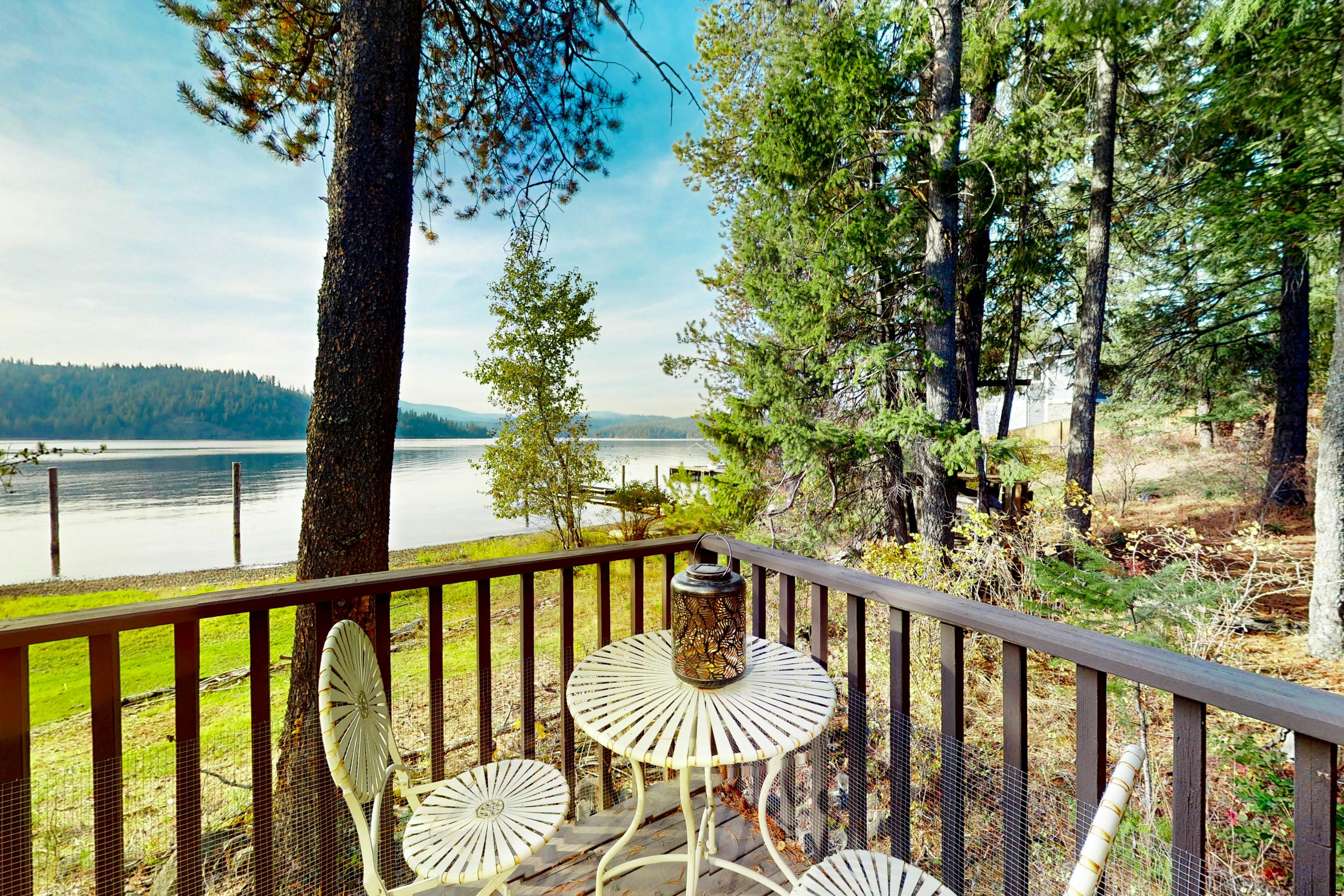 Lake Cabin With Woodstove