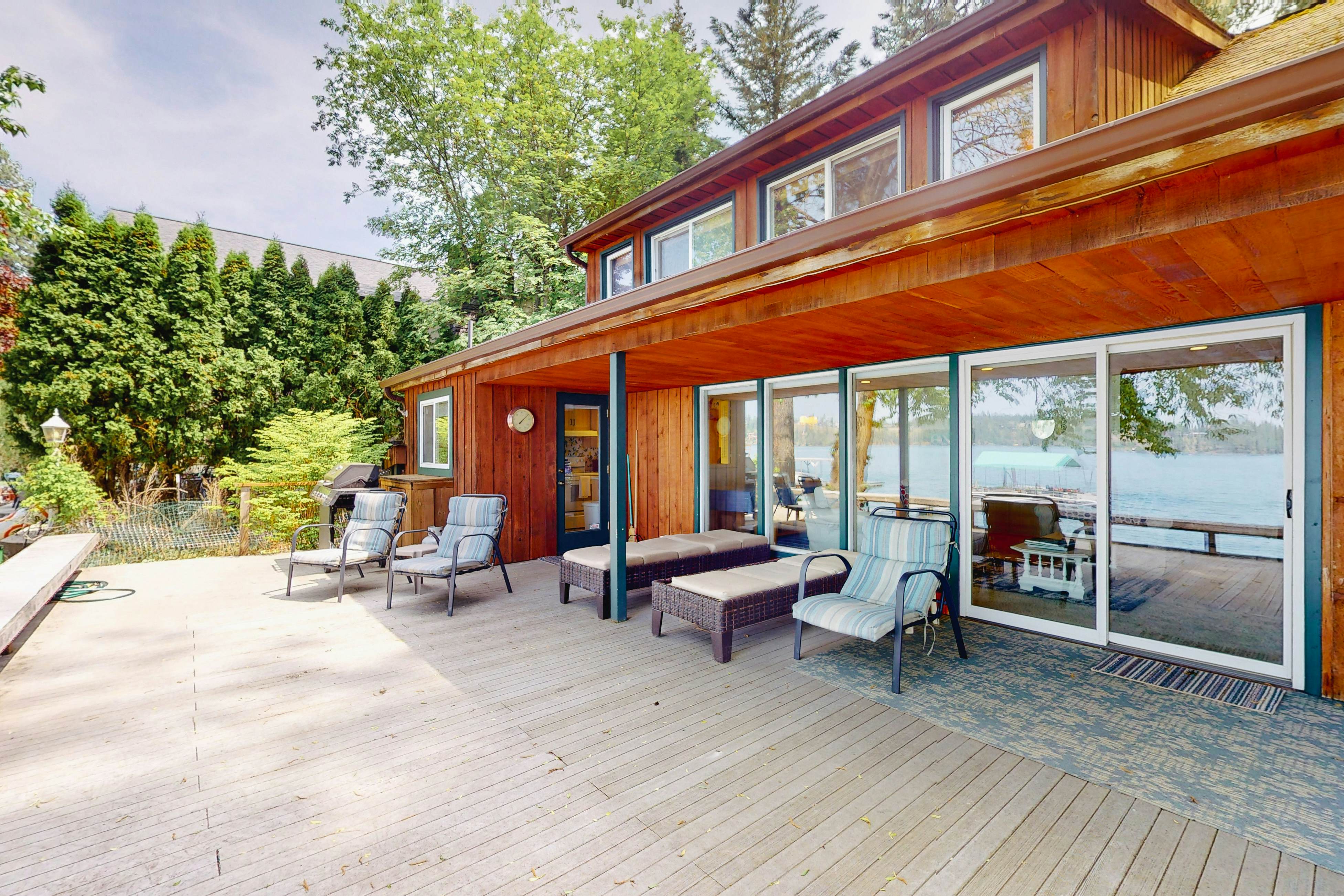 Lakeside Retreat With Dock