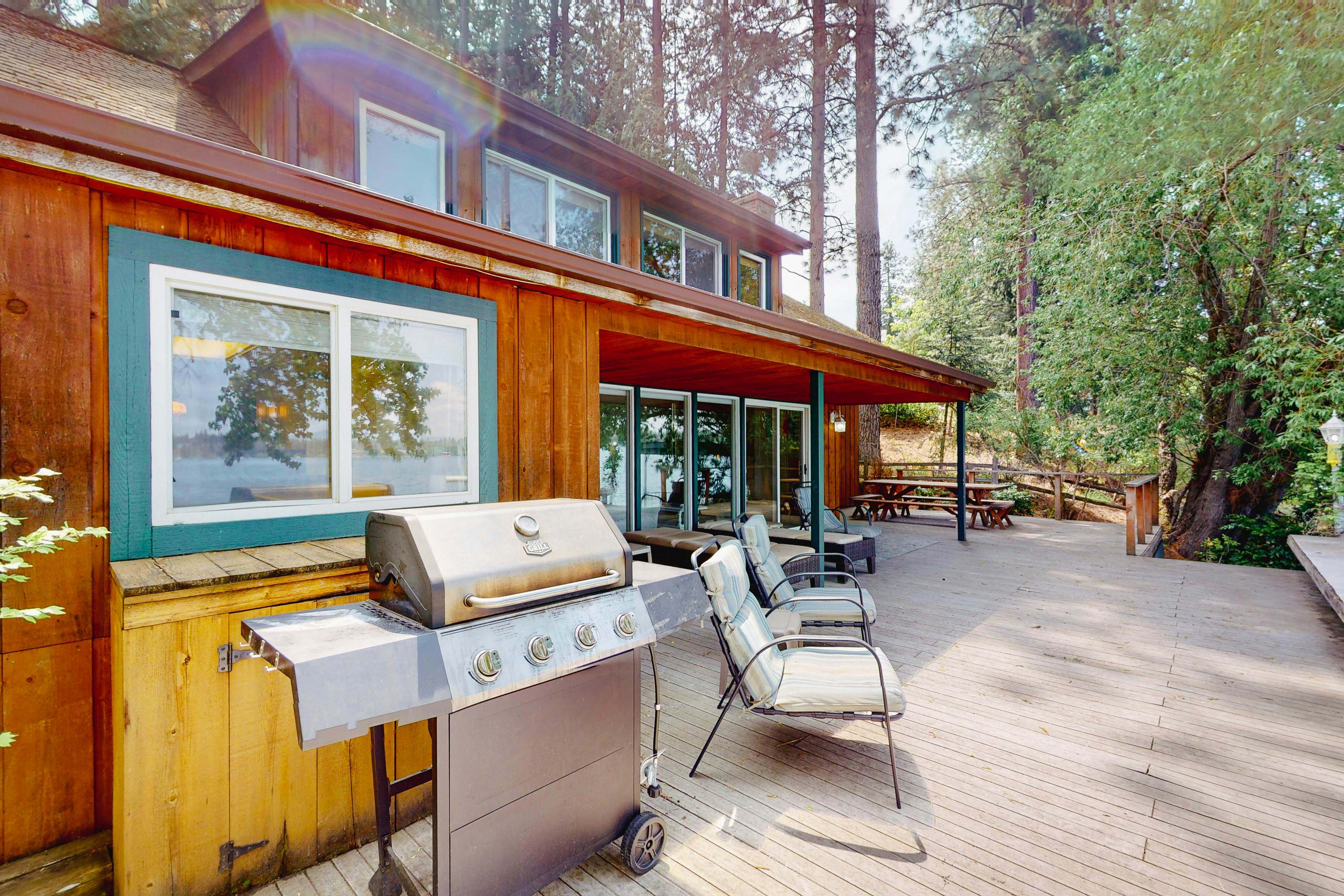 Lakeside Retreat With Dock