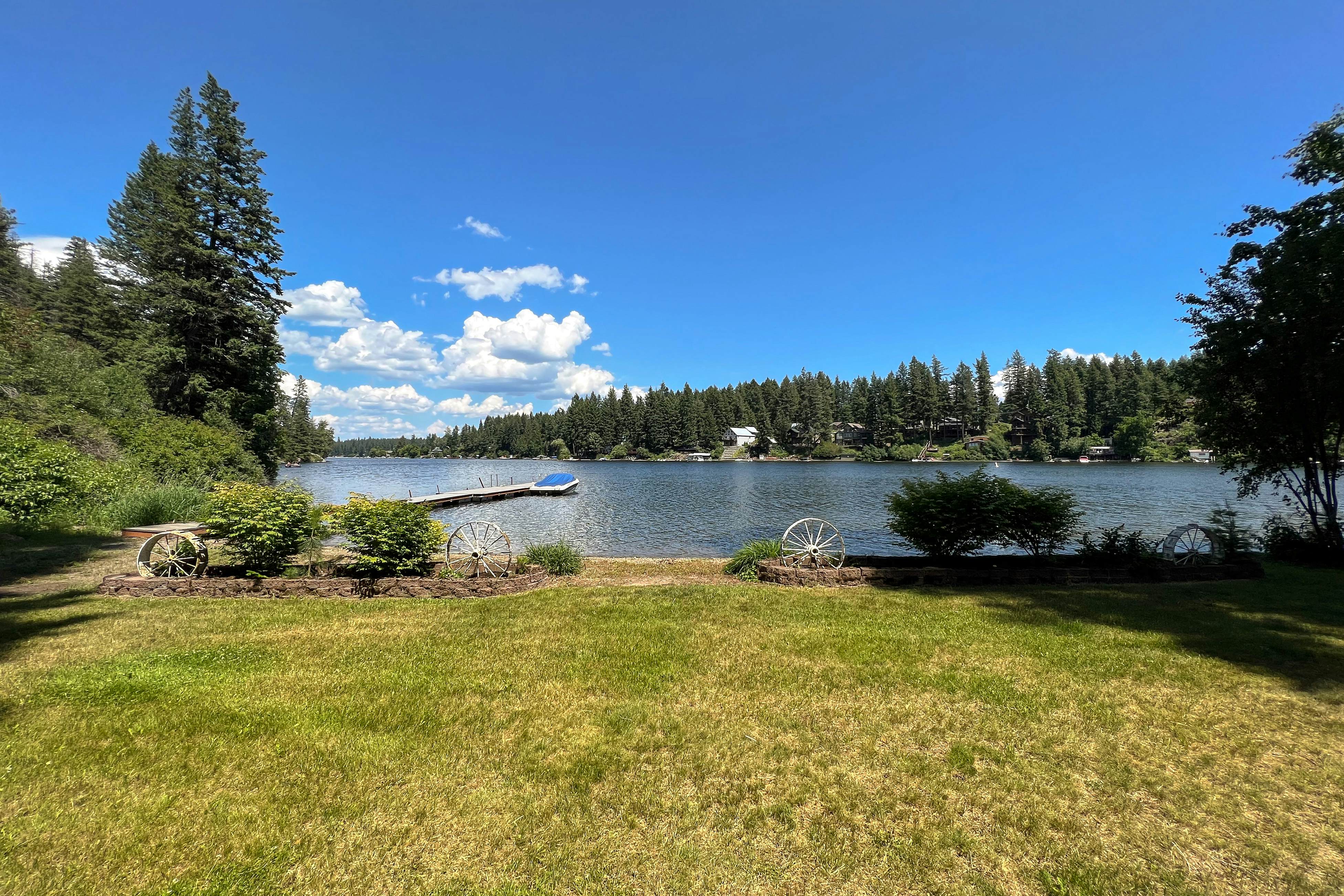 Lakefront Home With Big Yard