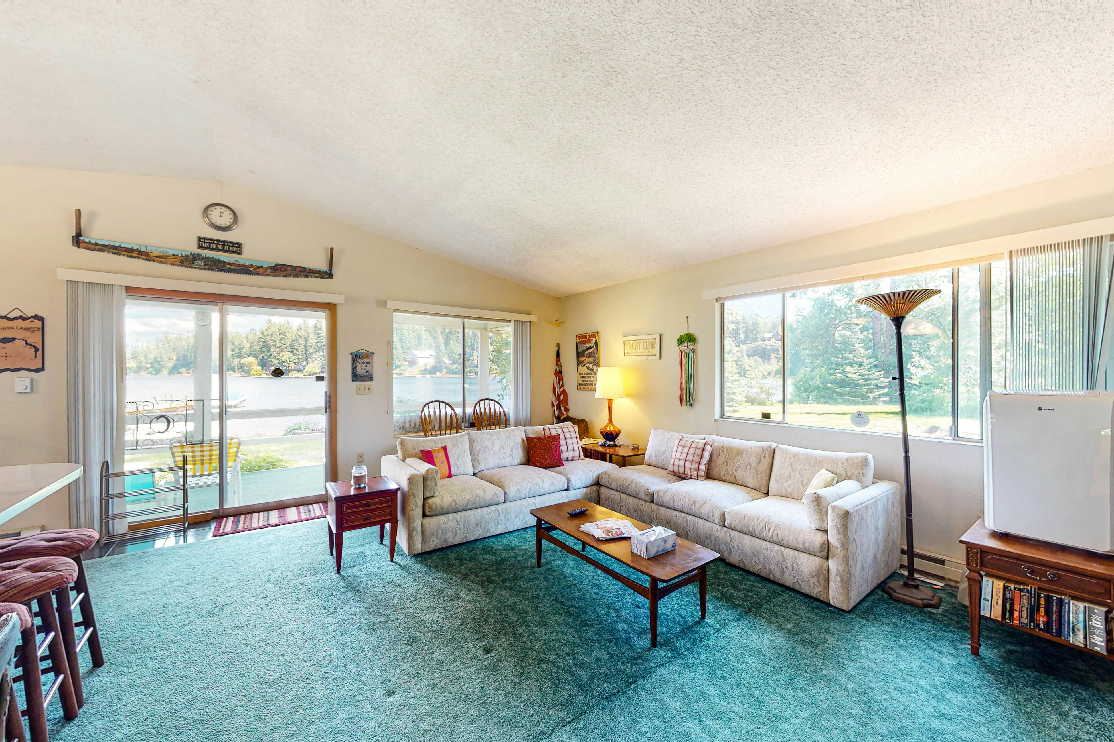 Lakefront Home With Big Yard