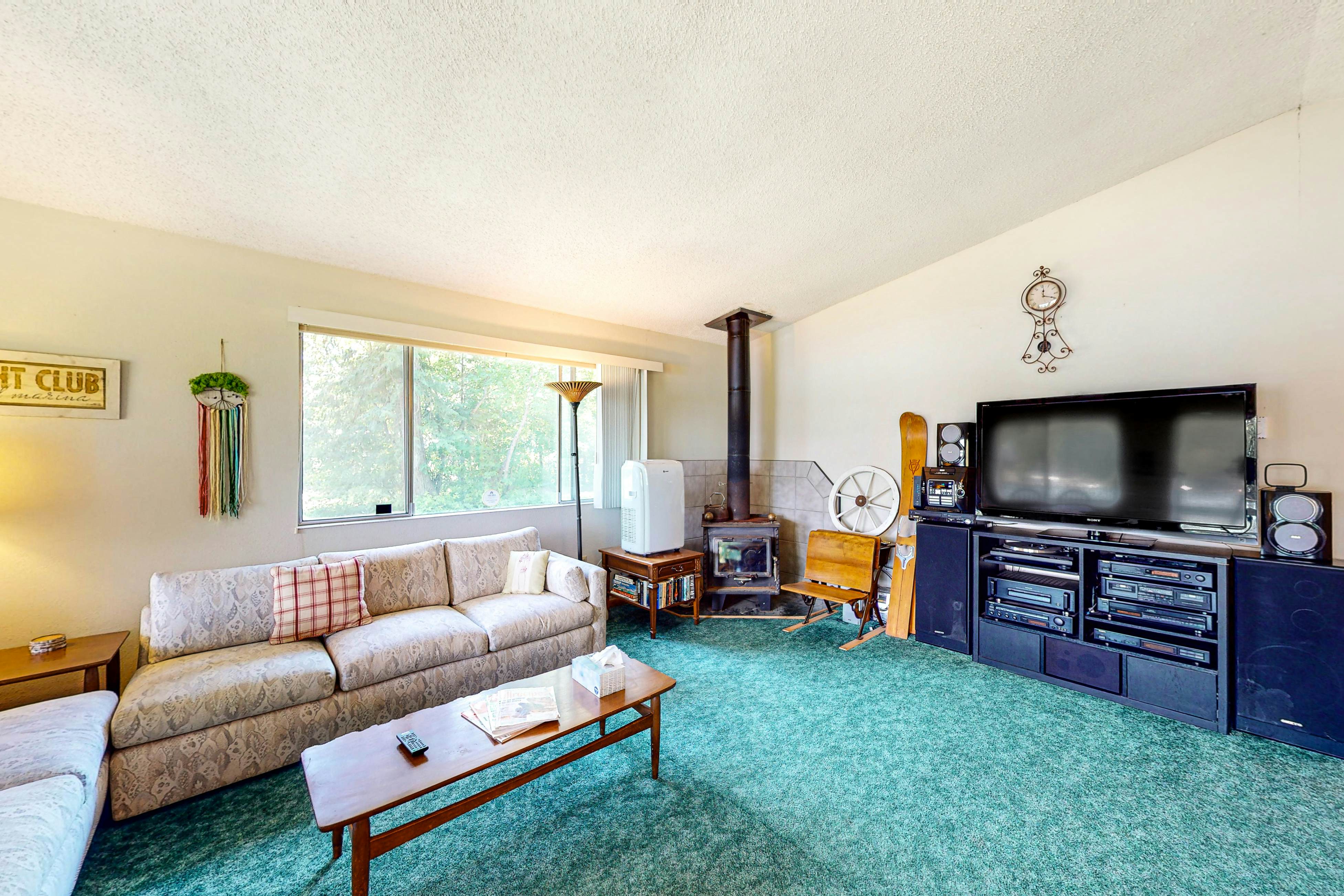 Lakefront Home With Big Yard