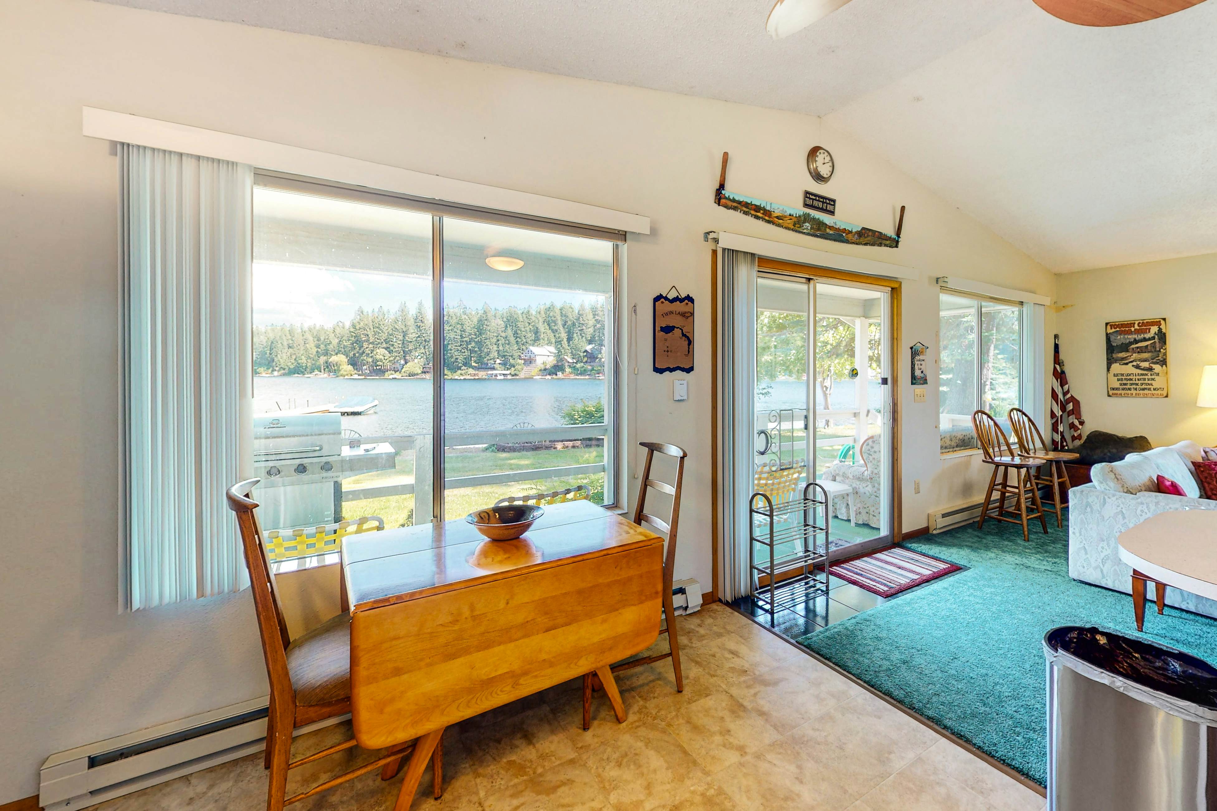 Lakefront Home With Big Yard