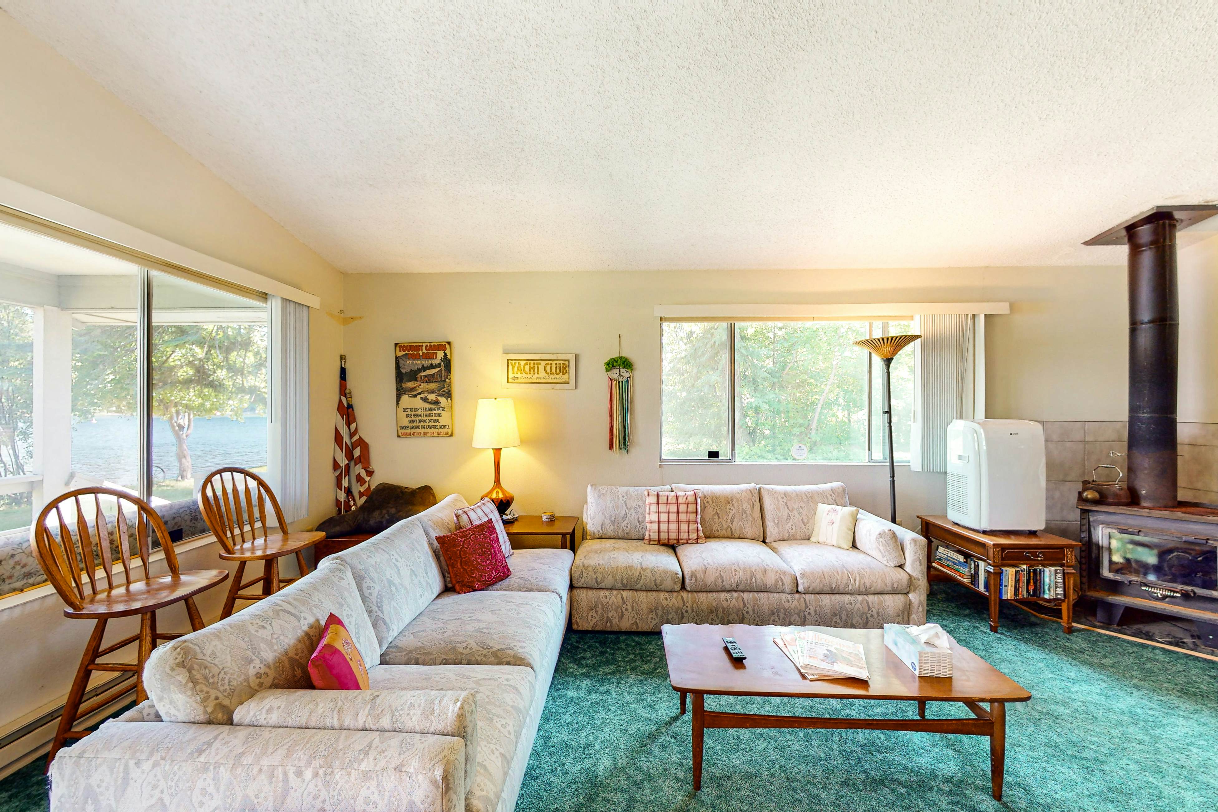 Lakefront Home With Big Yard