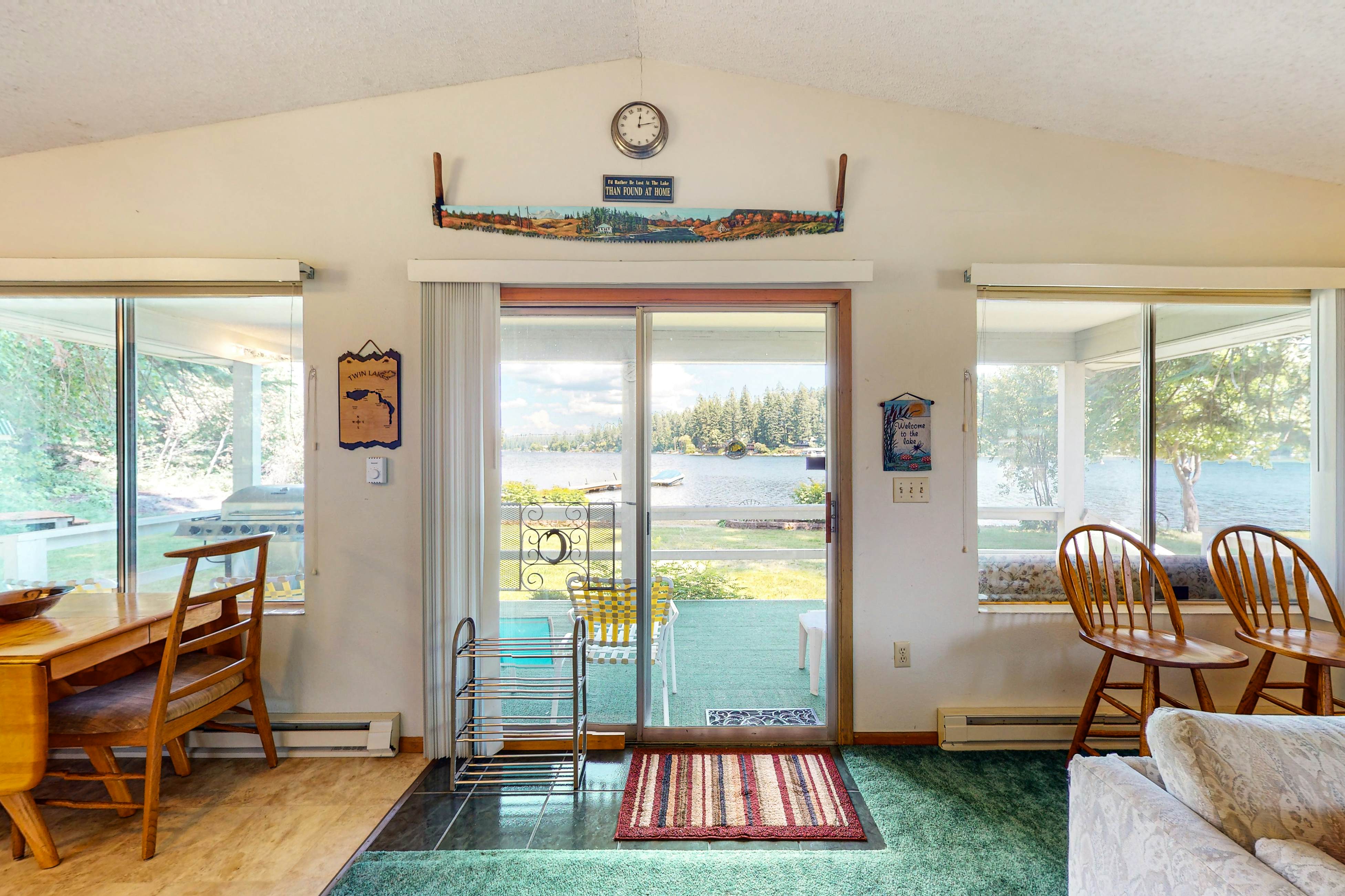 Lakefront Home With Big Yard