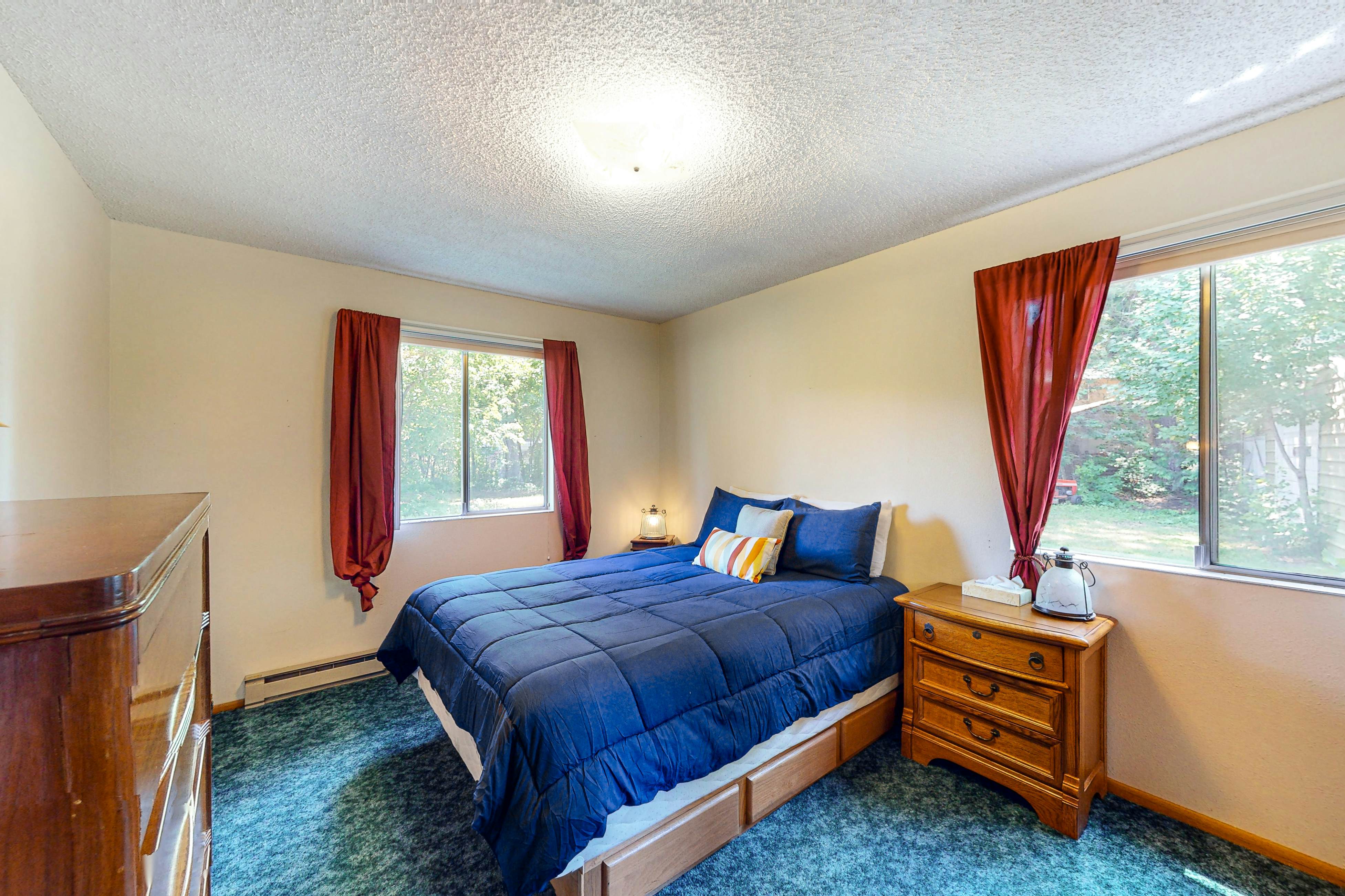 Lakefront Home With Big Yard