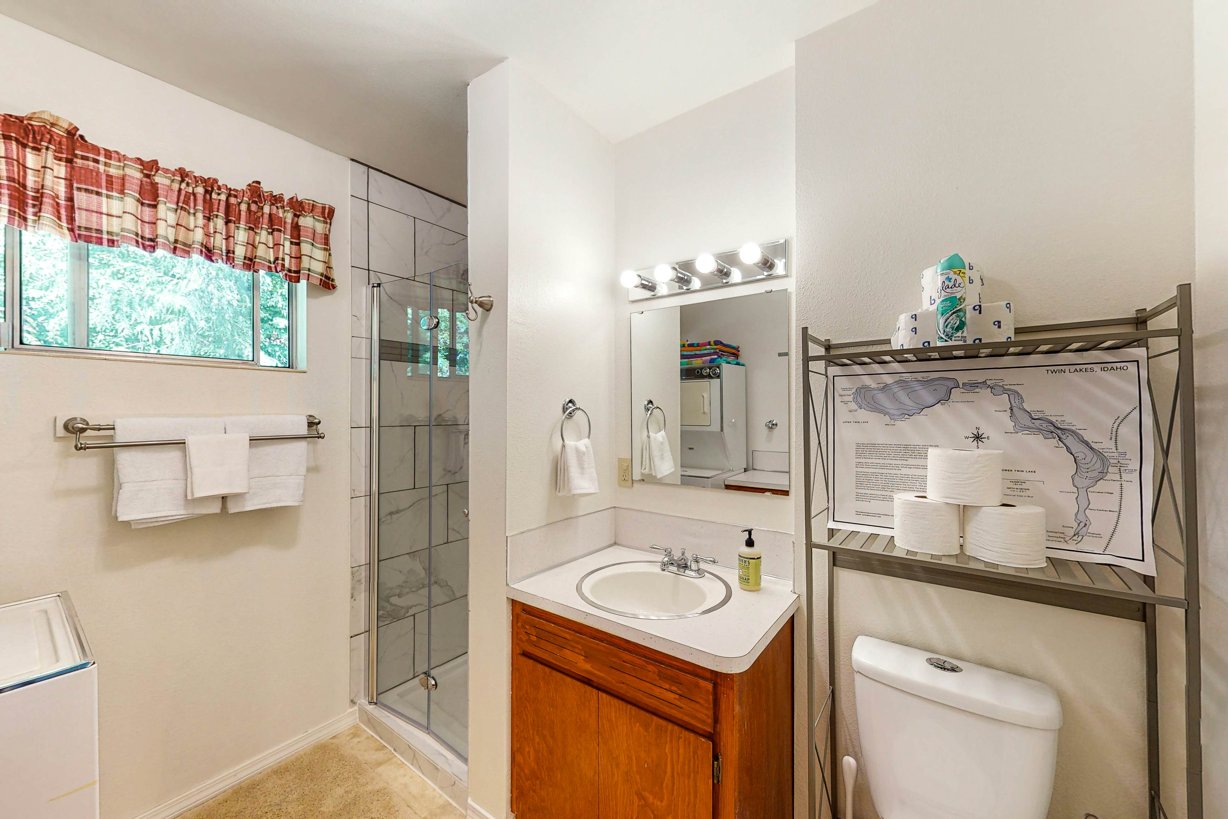 Lakefront Home With Big Yard