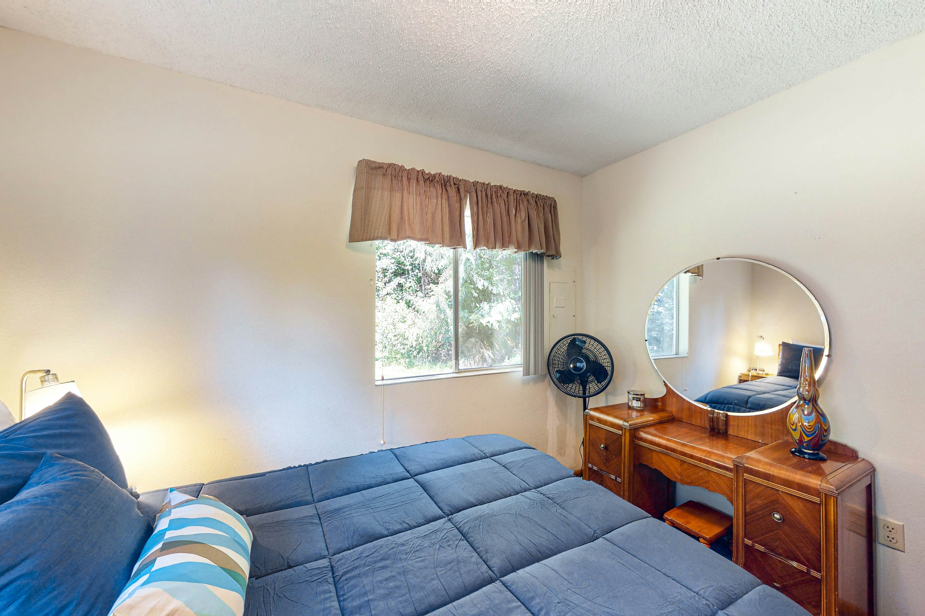 Lakefront Home With Big Yard