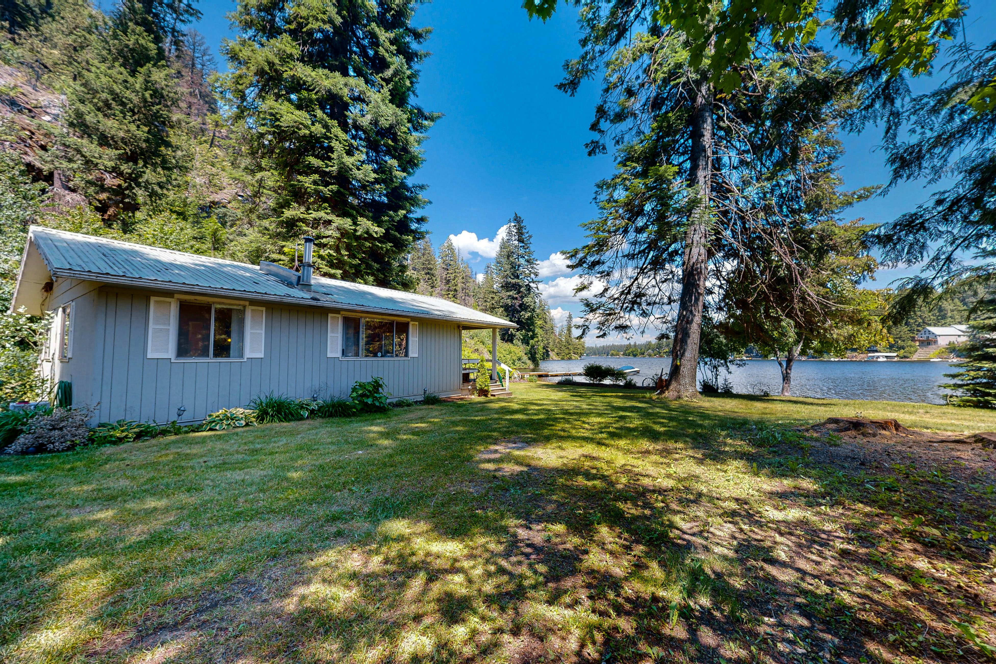 Lakefront Home With Big Yard