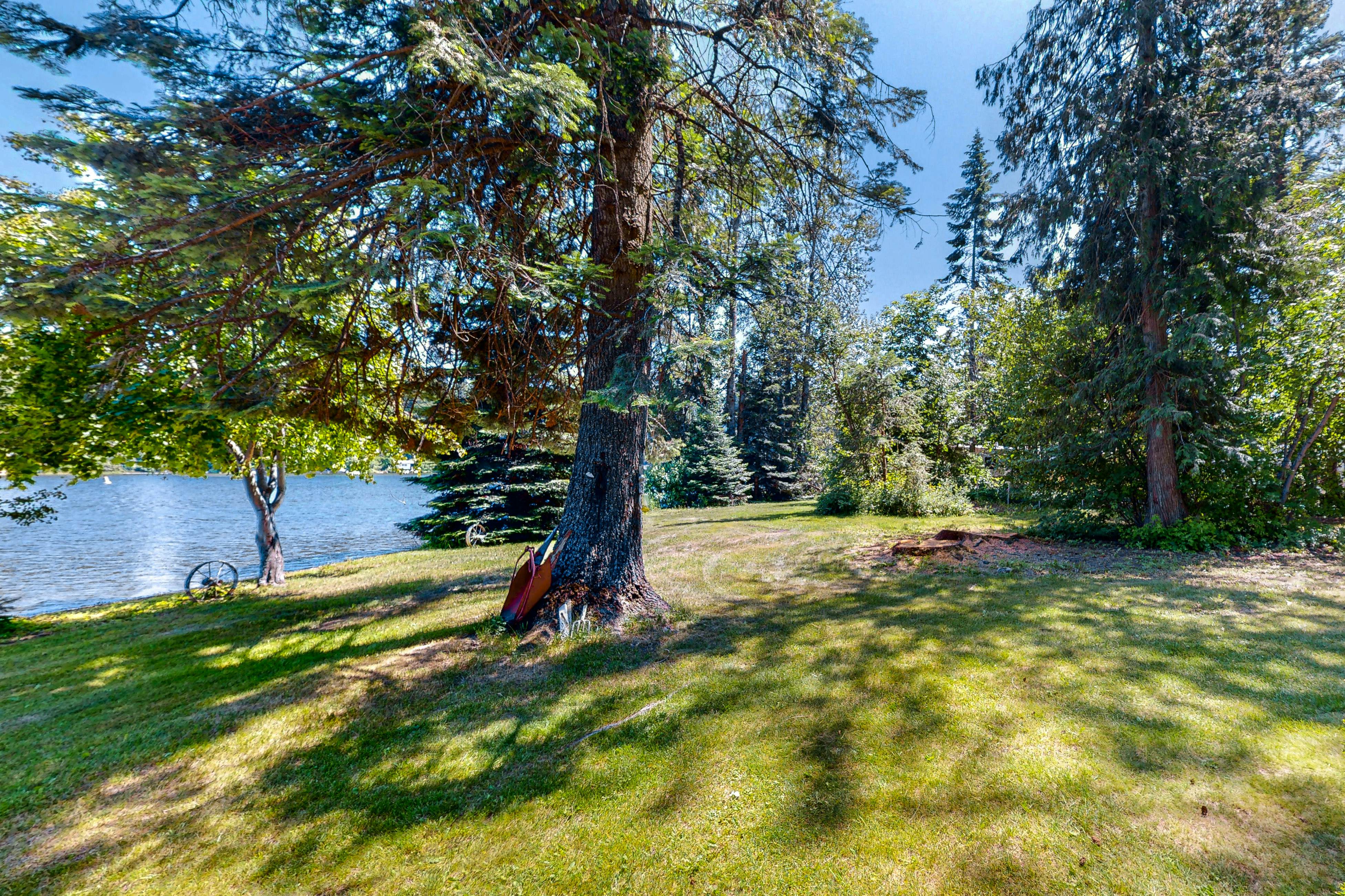 Lakefront Home With Big Yard