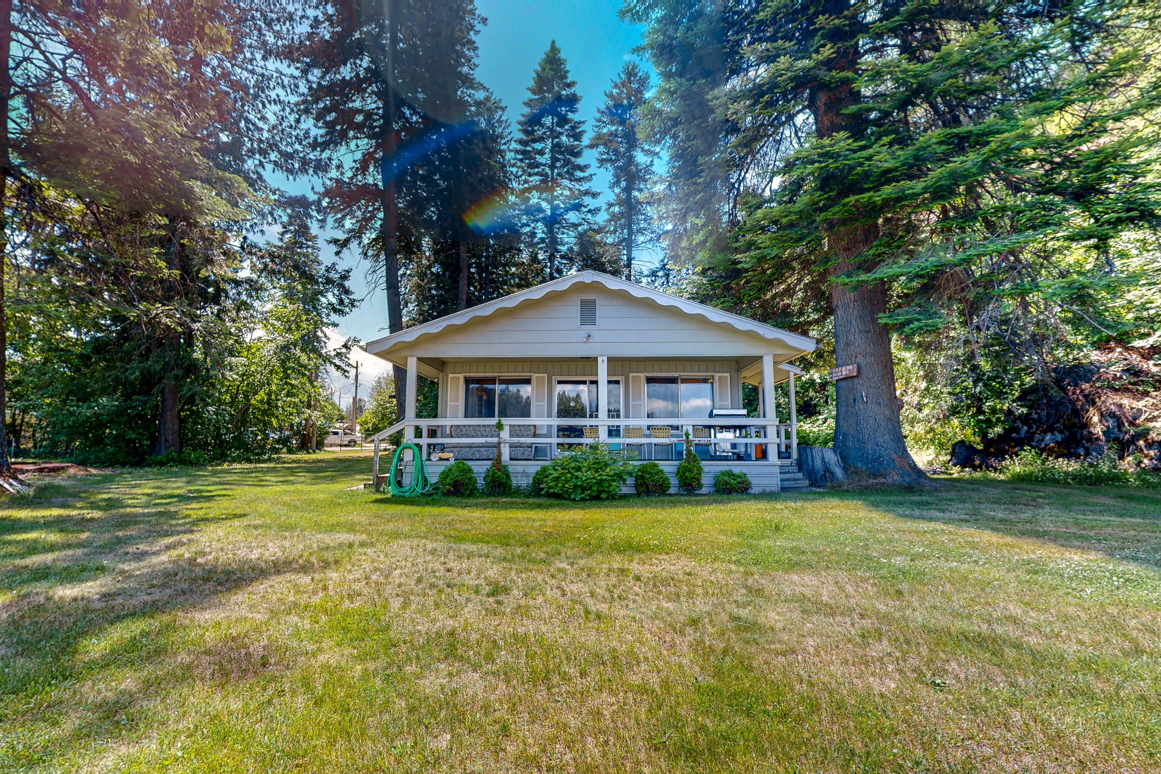 Lakefront Home With Big Yard