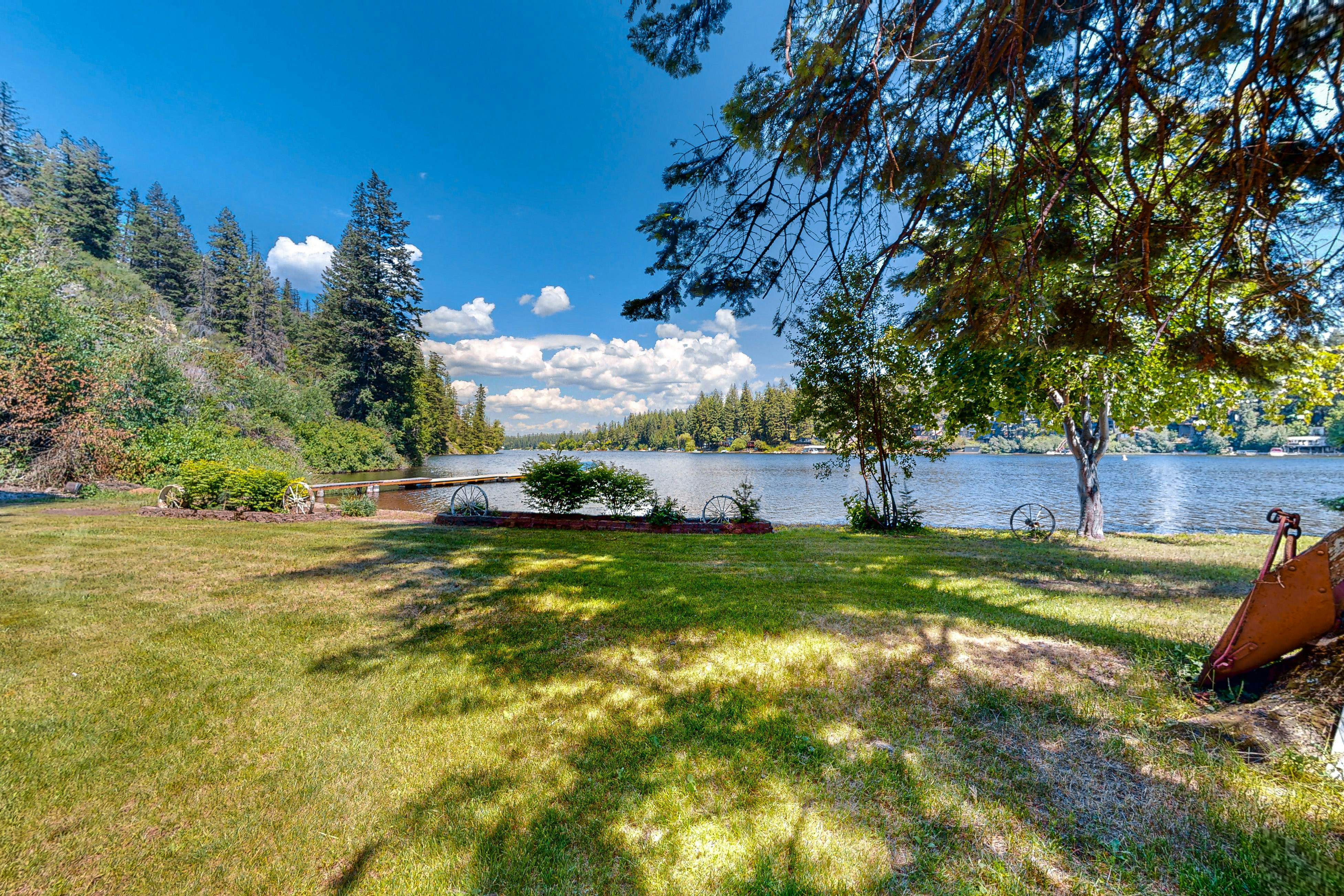 Lakefront Home With Big Yard