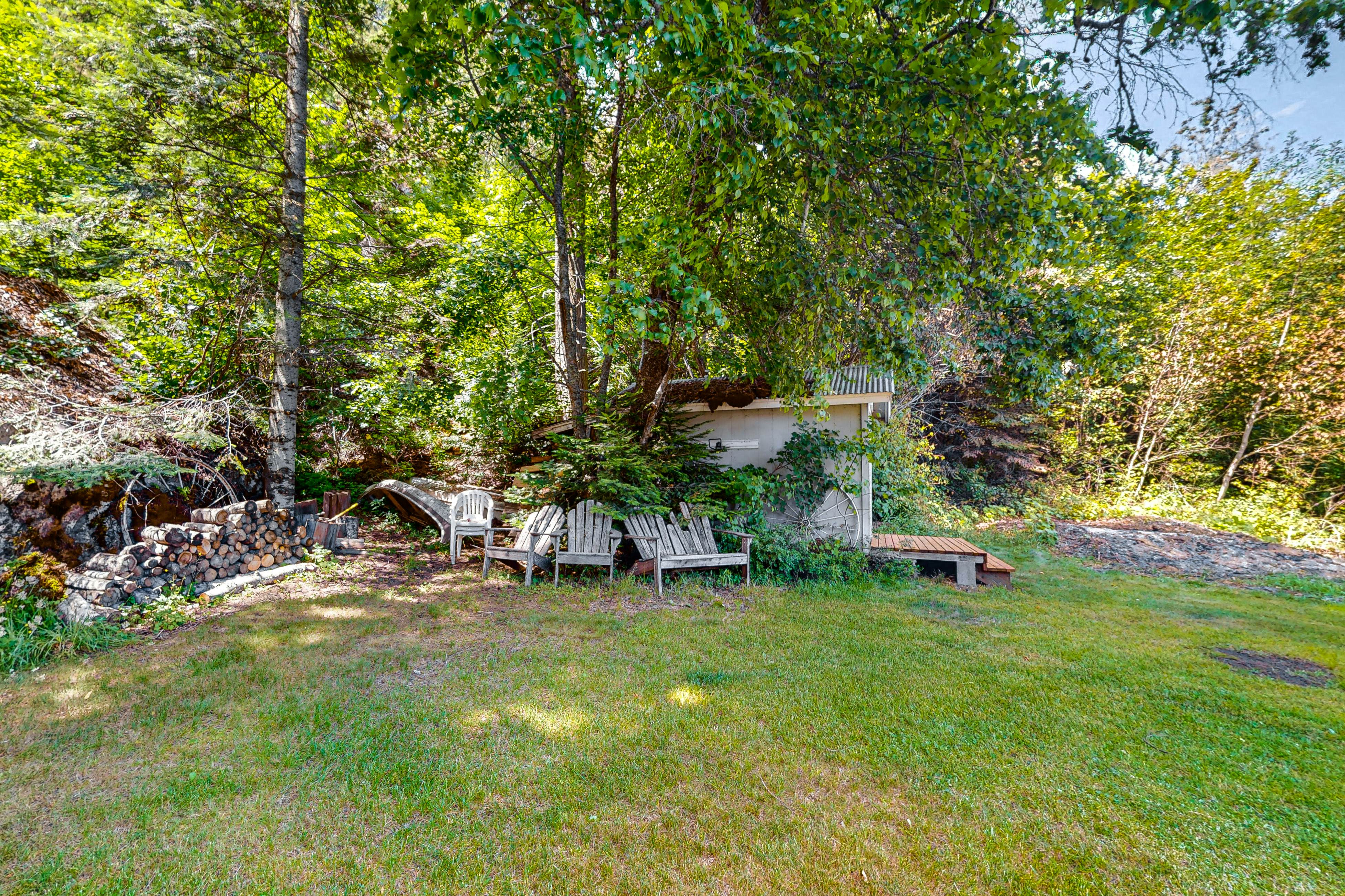 Lakefront Home With Big Yard