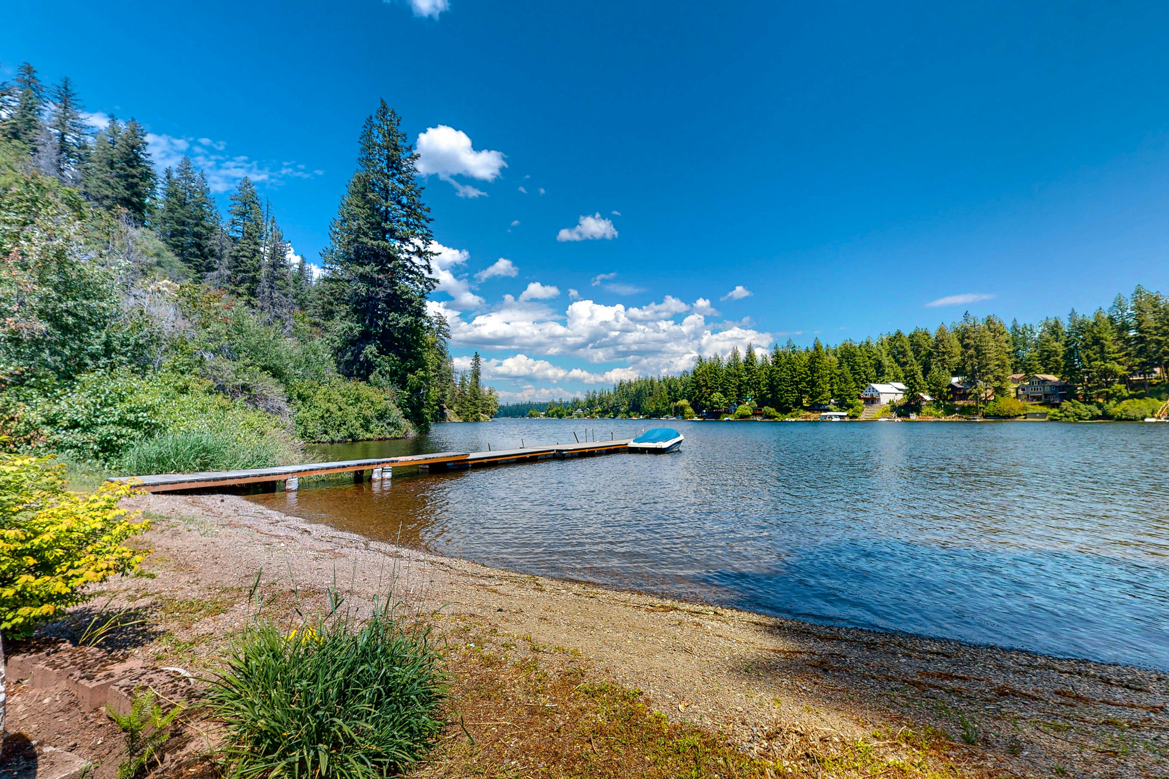 Lakefront Home With Big Yard