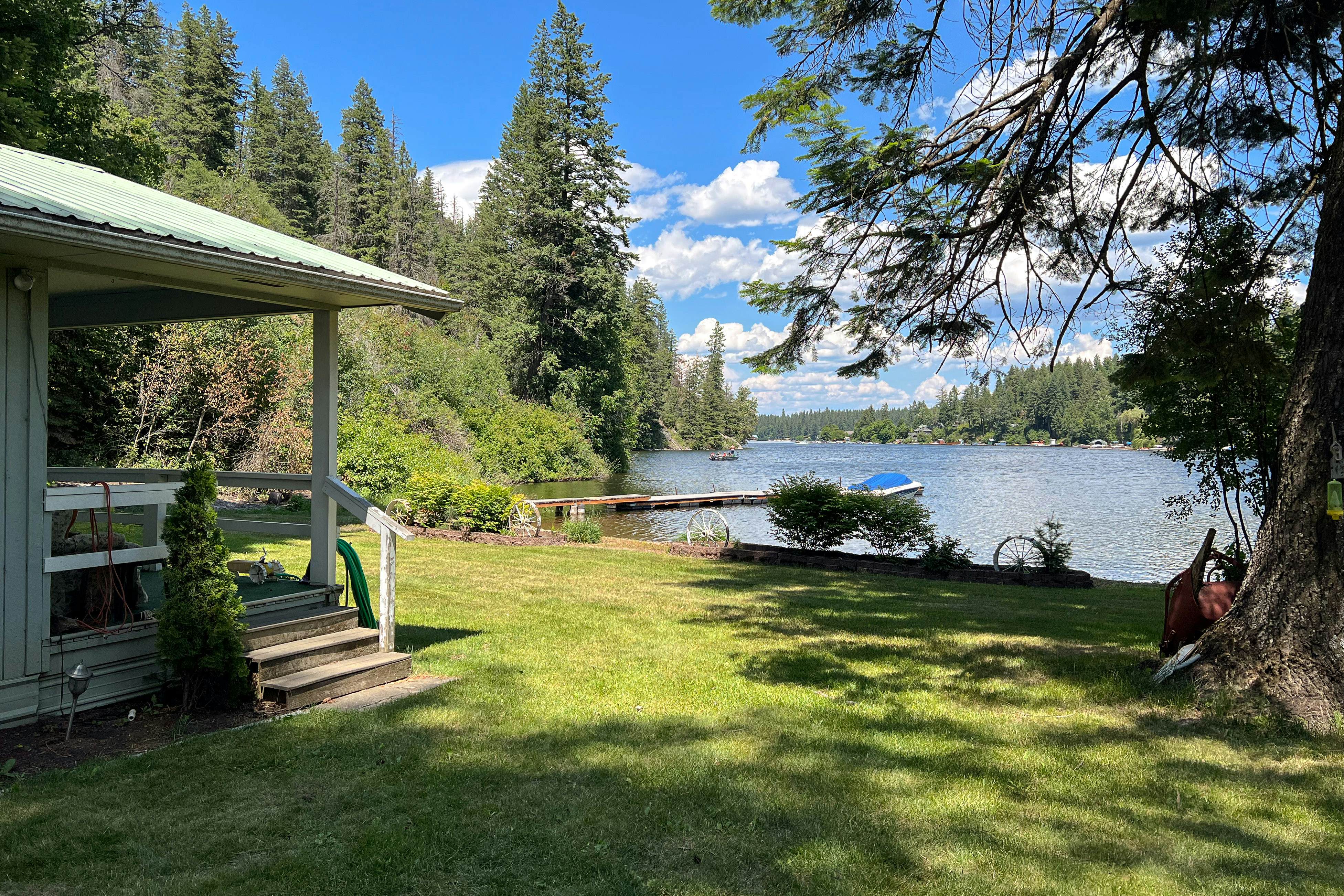 Lakefront Home With Big Yard