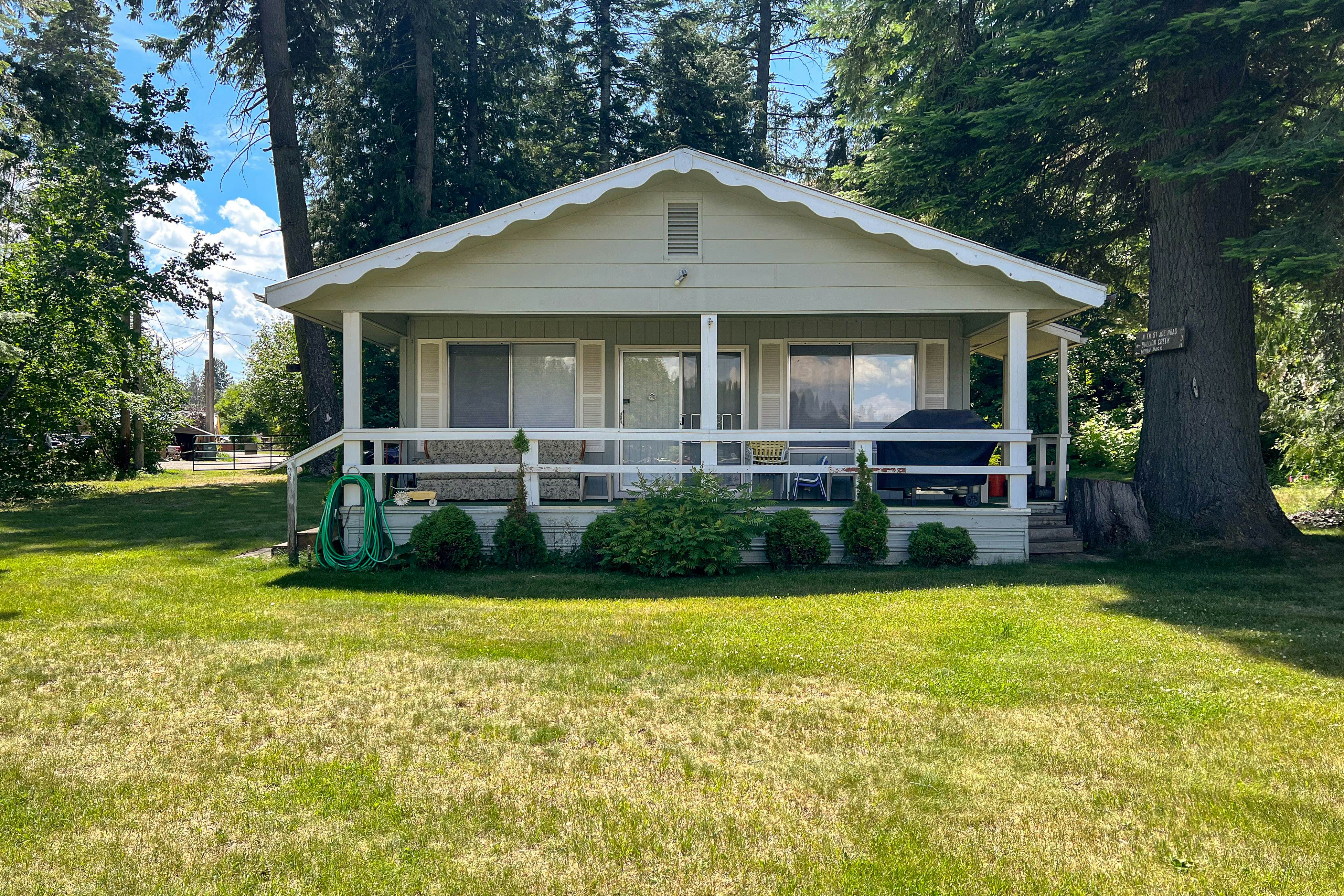 Lakefront Home With Big Yard