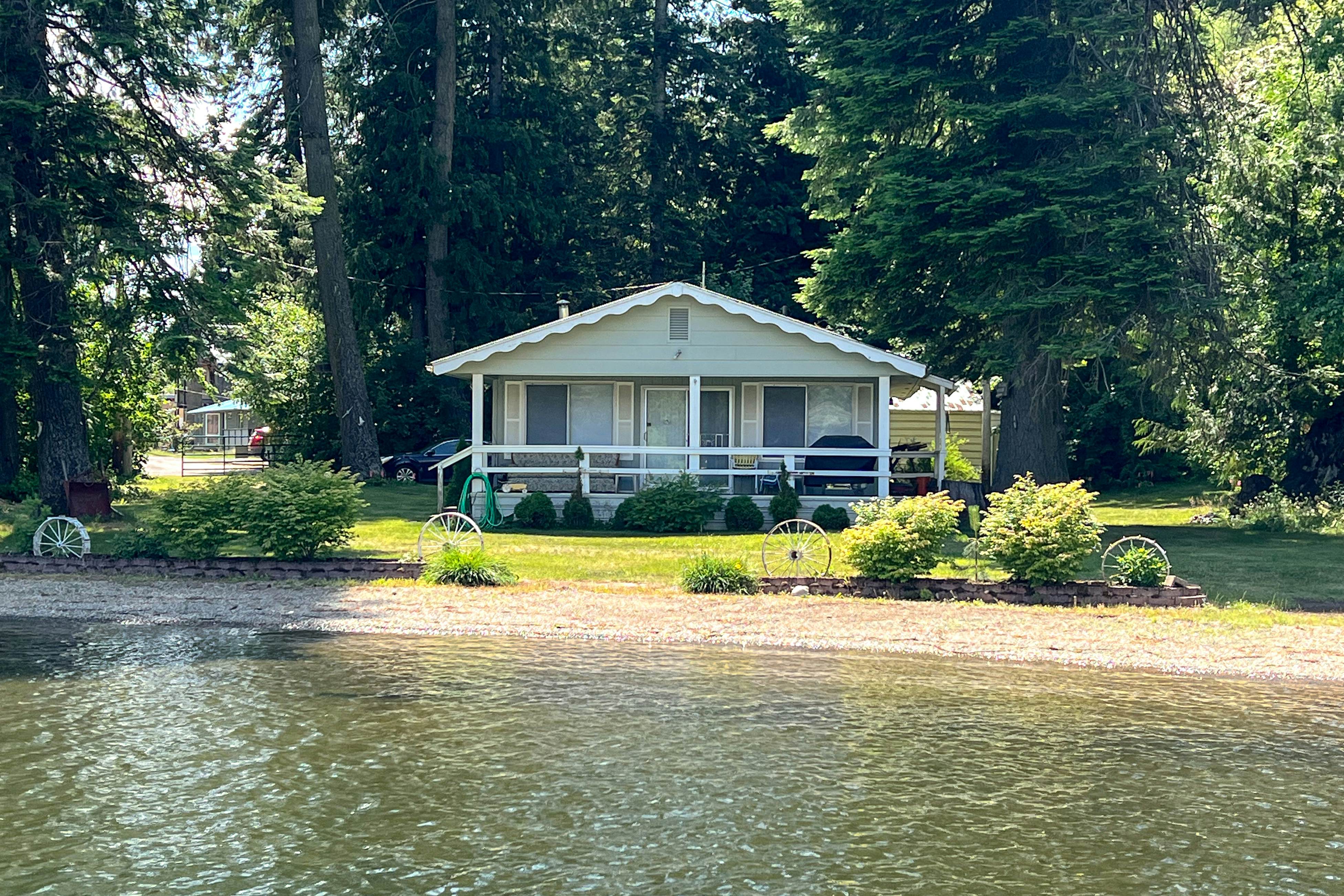 Lakefront Home With Big Yard