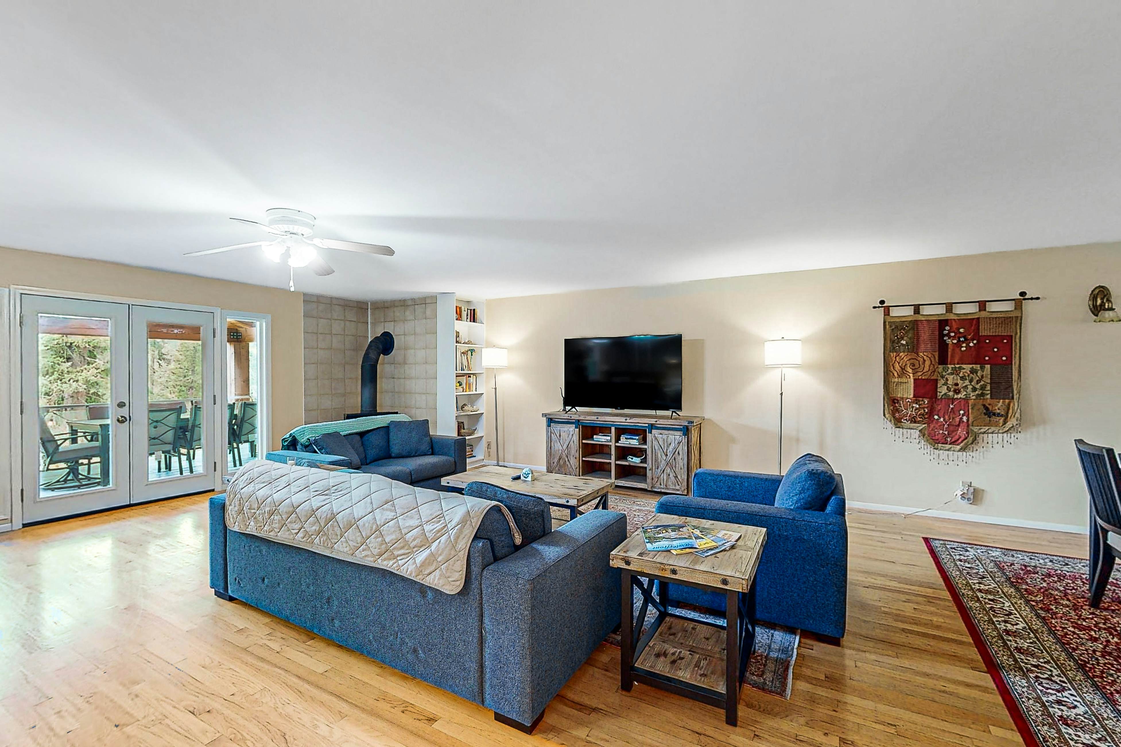 Spirit Lake Waterfront Cabin